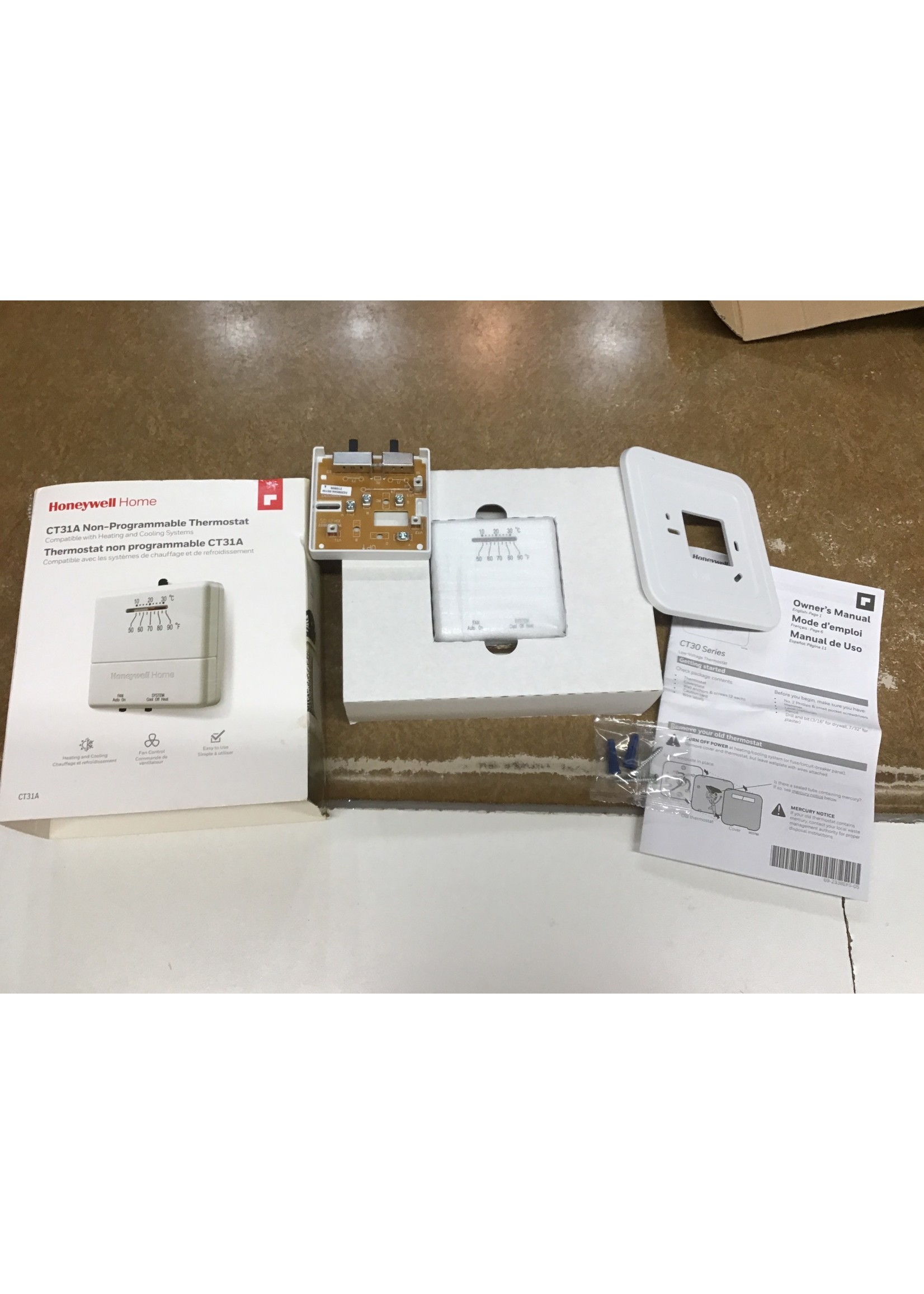 *open box* Honeywell YCT31A 1002 24 Volt Heating And Cooling Thermostat ( all there ) never used