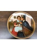 The Bradford Exchange Collectors Plate (1983) “Gossiping in the Alcove” Bradex-No. 84-R70-4.6