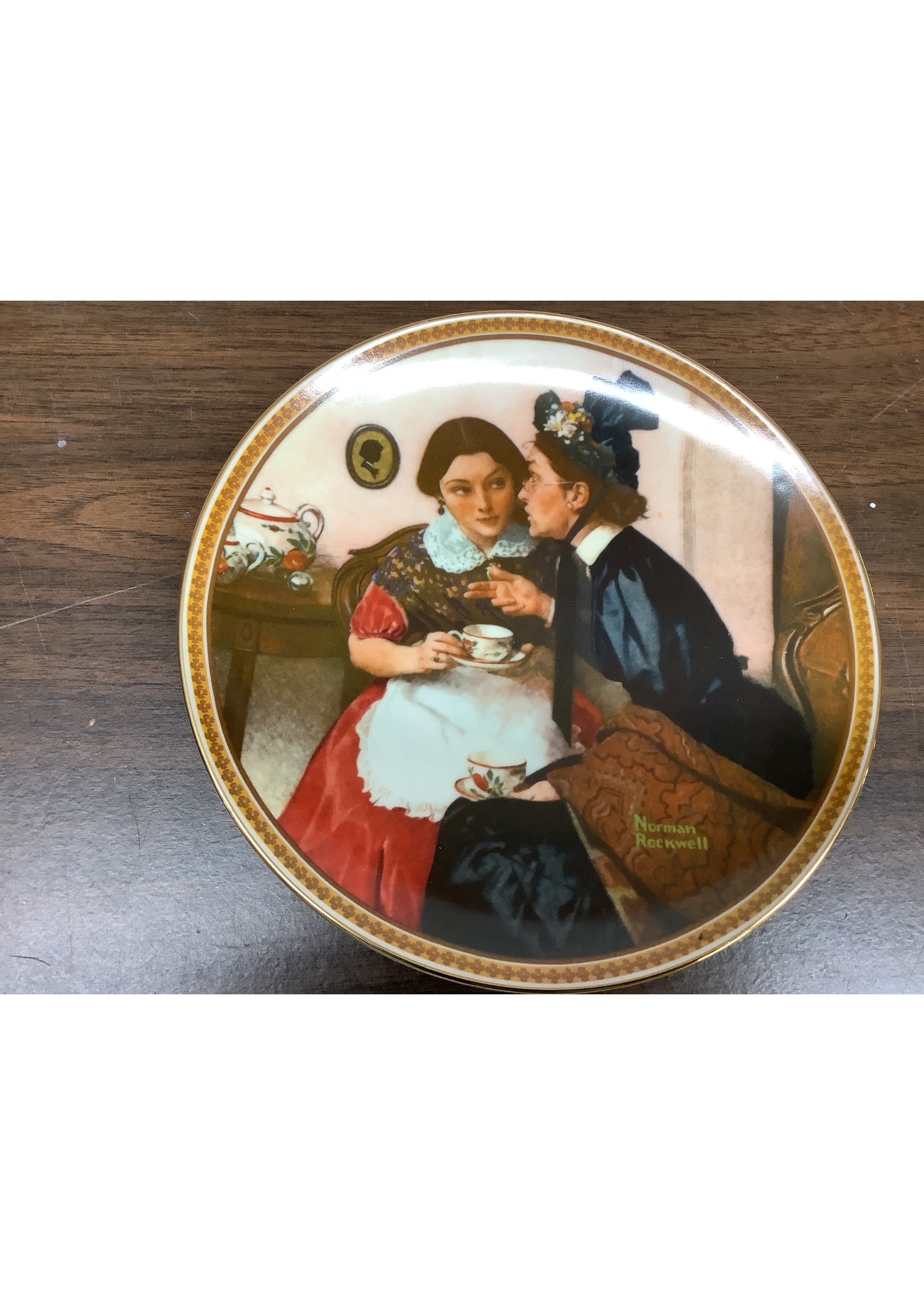 The Bradford Exchange Collectors Plate (1983) “Gossiping in the Alcove” Bradex-No. 84-R70-4.6