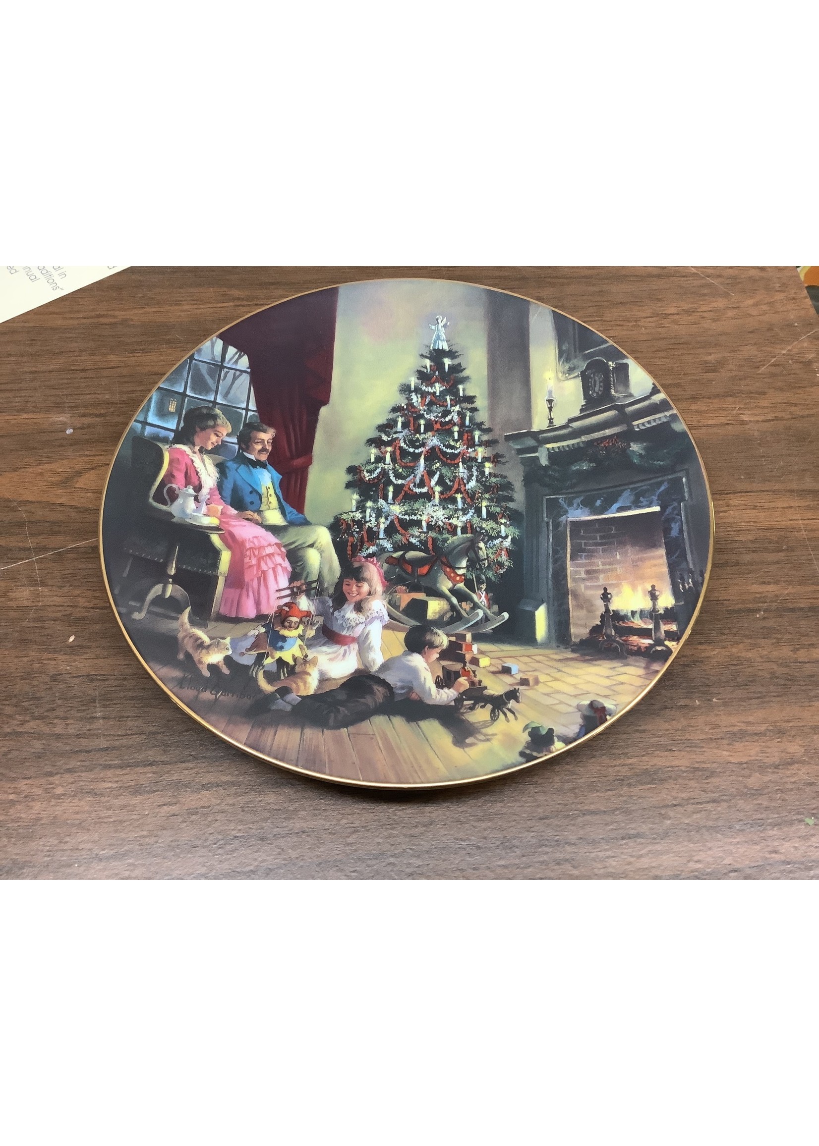 The Bradford Exchange Collectors Plate (1992) “ Family Traditions” Bradex-No. 84- G20-2.6