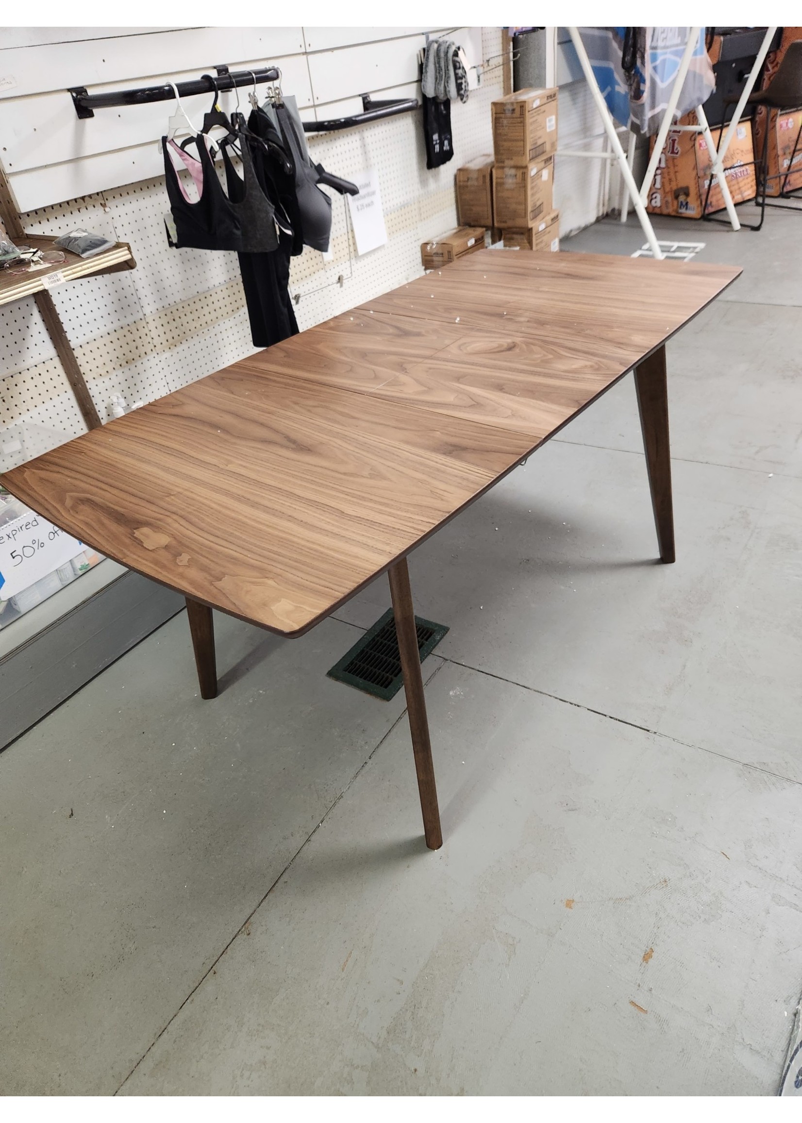 31.5Wx63.25Lx30H dining room table