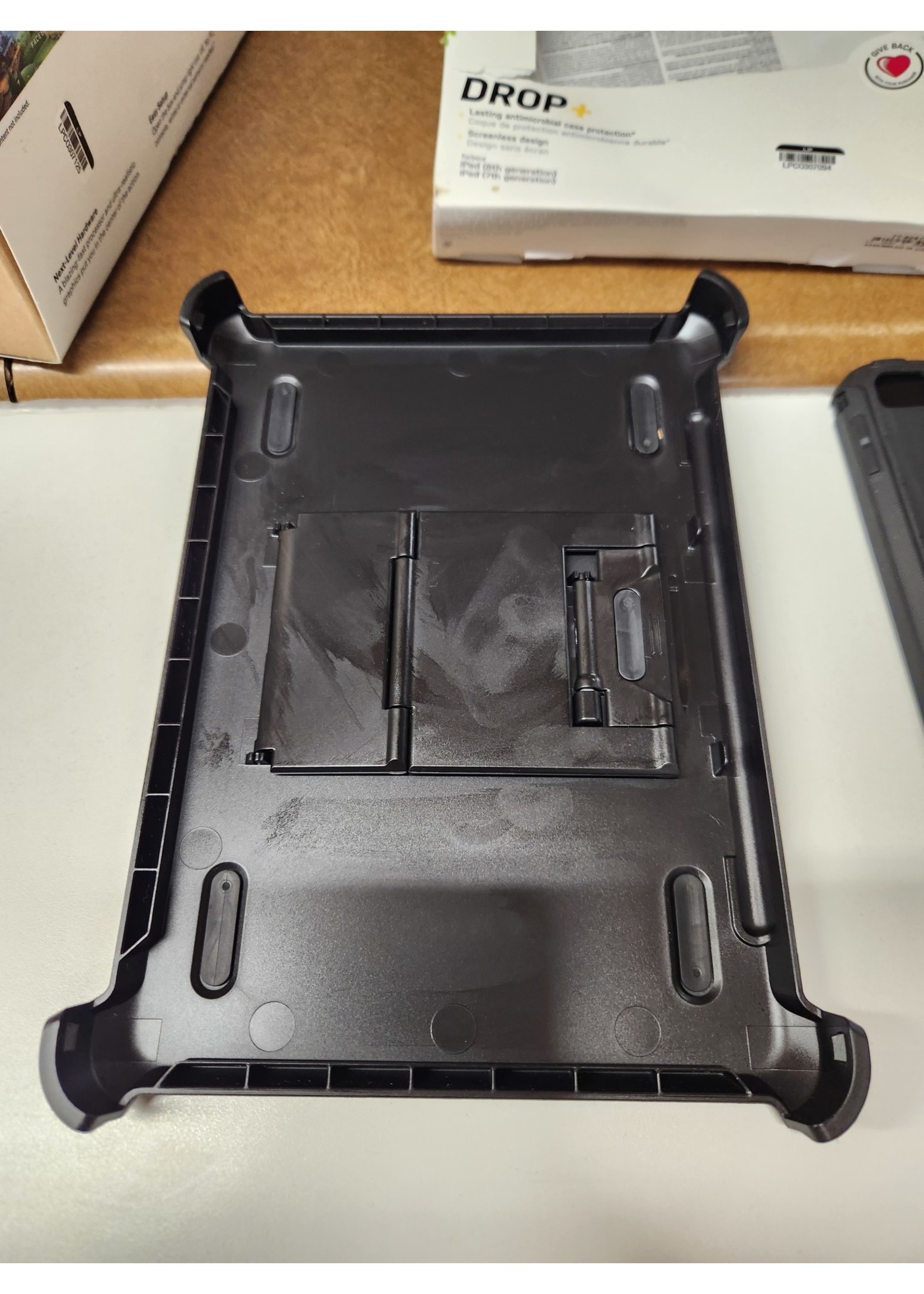 OtterBox Apple iPad (9th gen, 8th gen, 7th gen) Defender Series Pro Case - Black