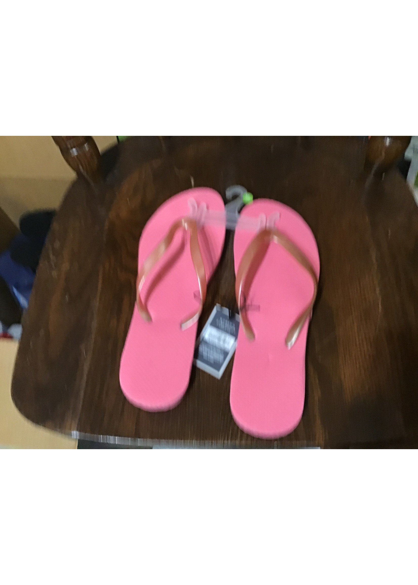 WestLoop women’s flip flops size M 7/8 pink