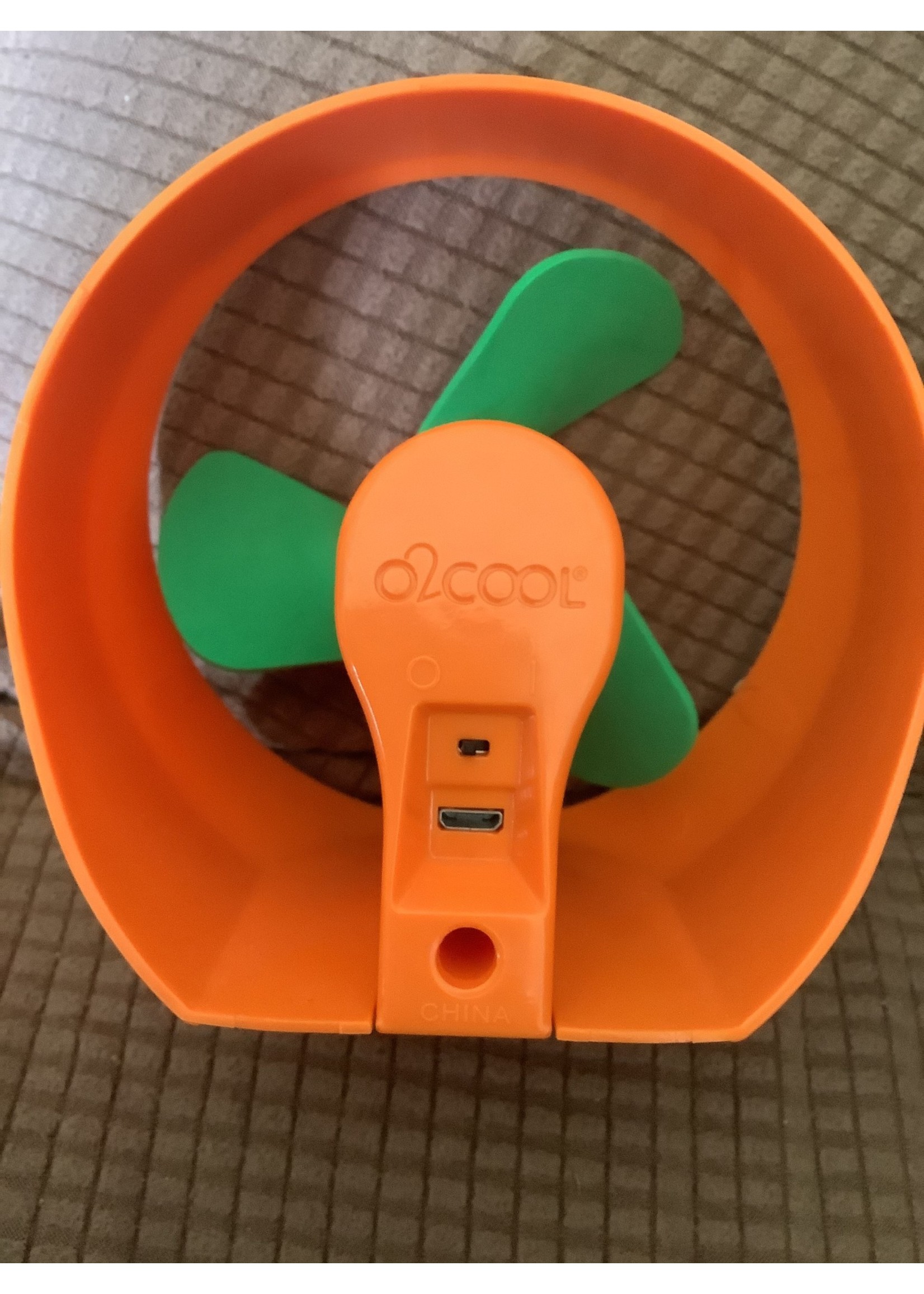*no charging cord or packaging- O2Cool mini fan
