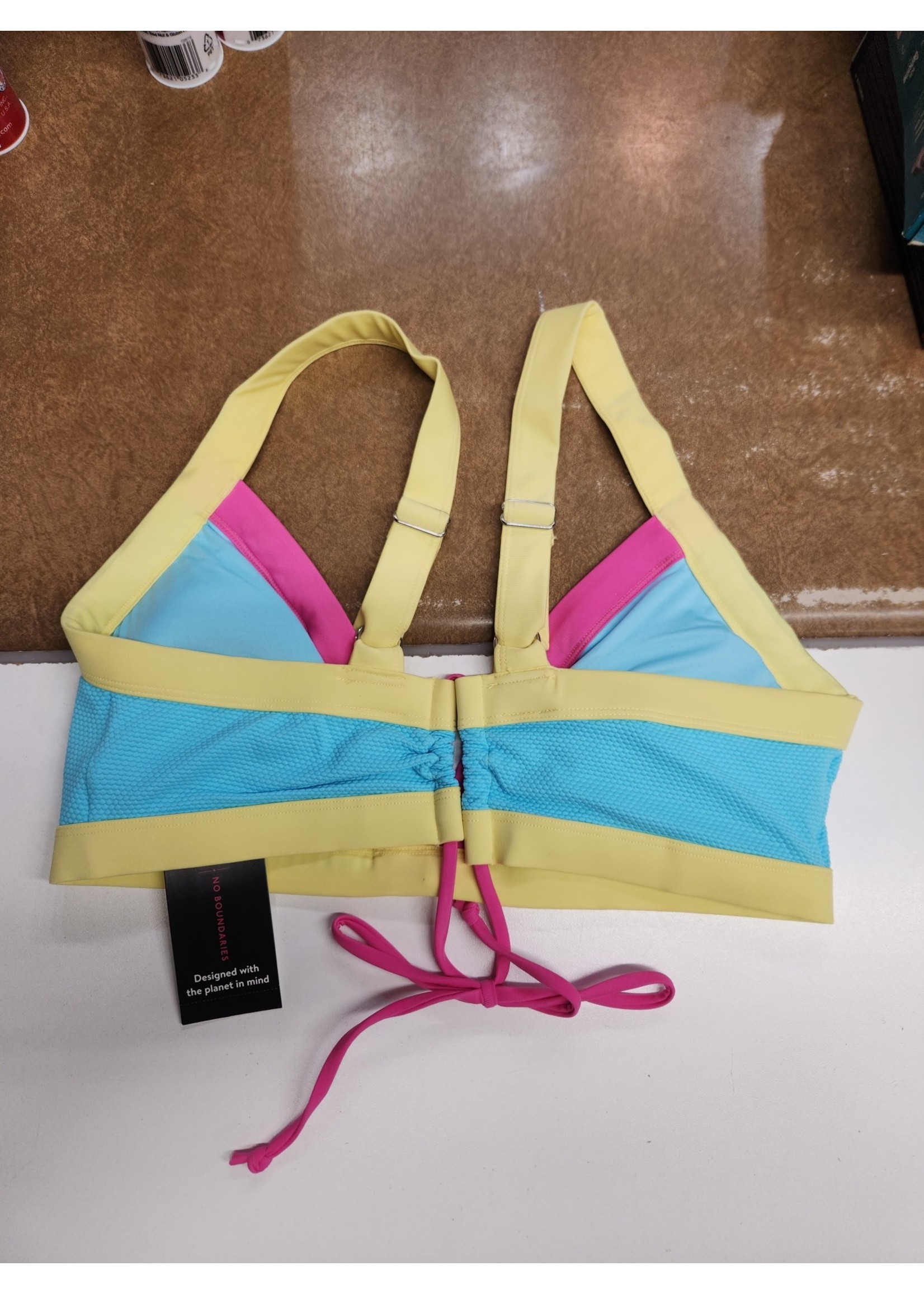 https://cdn.shoplightspeed.com/shops/633858/files/54613799/1652x2313x2/no-boundaries-boy-short-colorblocked-bikini-top-bl.jpg