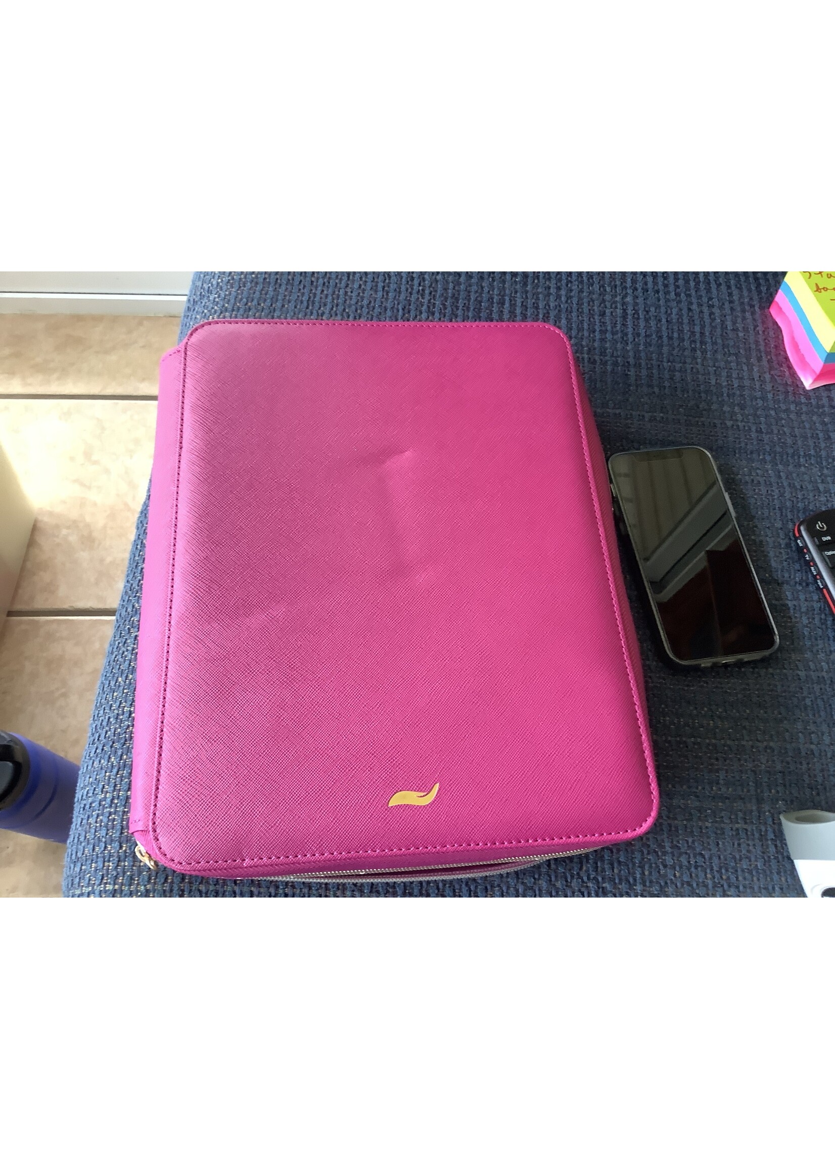 *Crease on front and back* Elevation by Tina Wells Vegan Saffiano Leather Portfolio with Zipper Closure