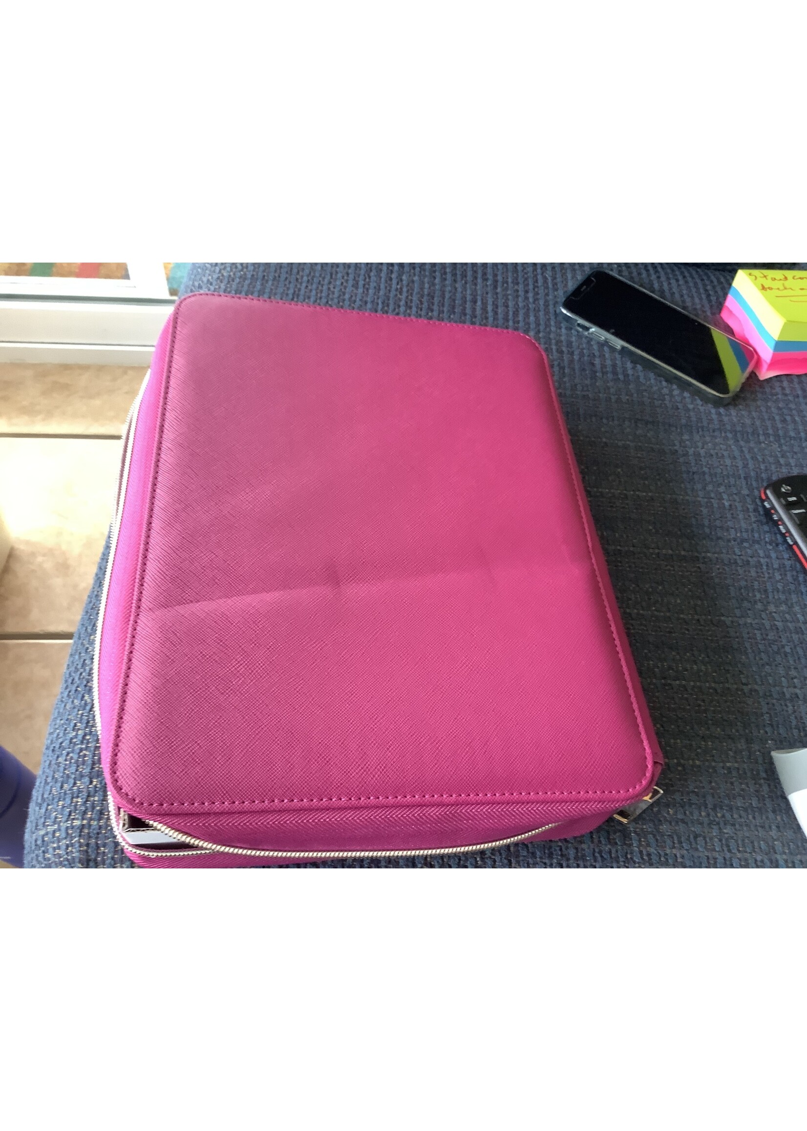 *Crease on front and back* Elevation by Tina Wells Vegan Saffiano Leather Portfolio with Zipper Closure