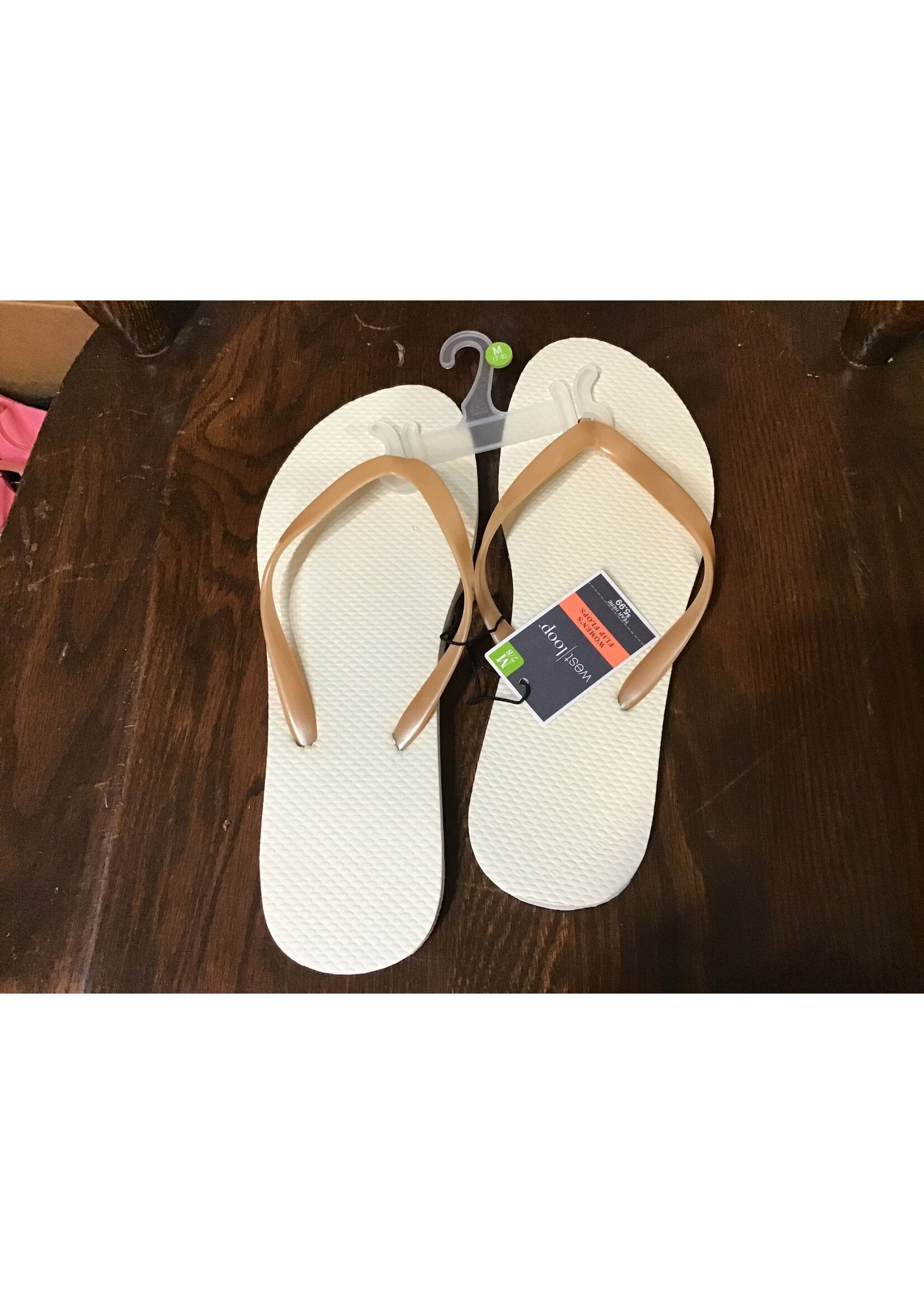 WestLoop women’s flip flops size M 7/8