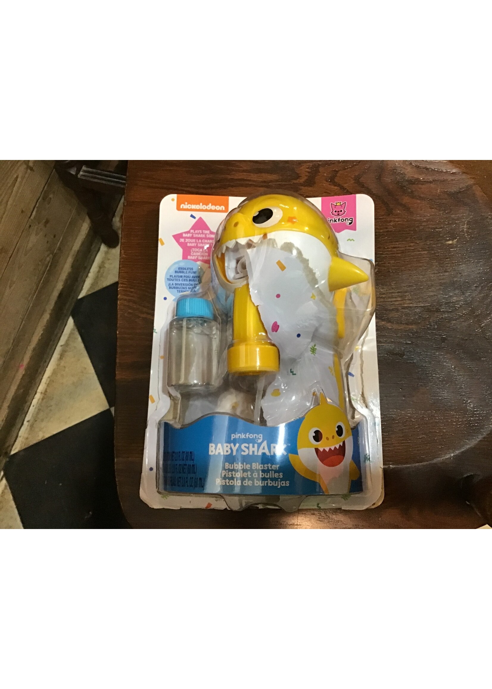 *open package* Baby Shark Pinkfong Bubble Blaster