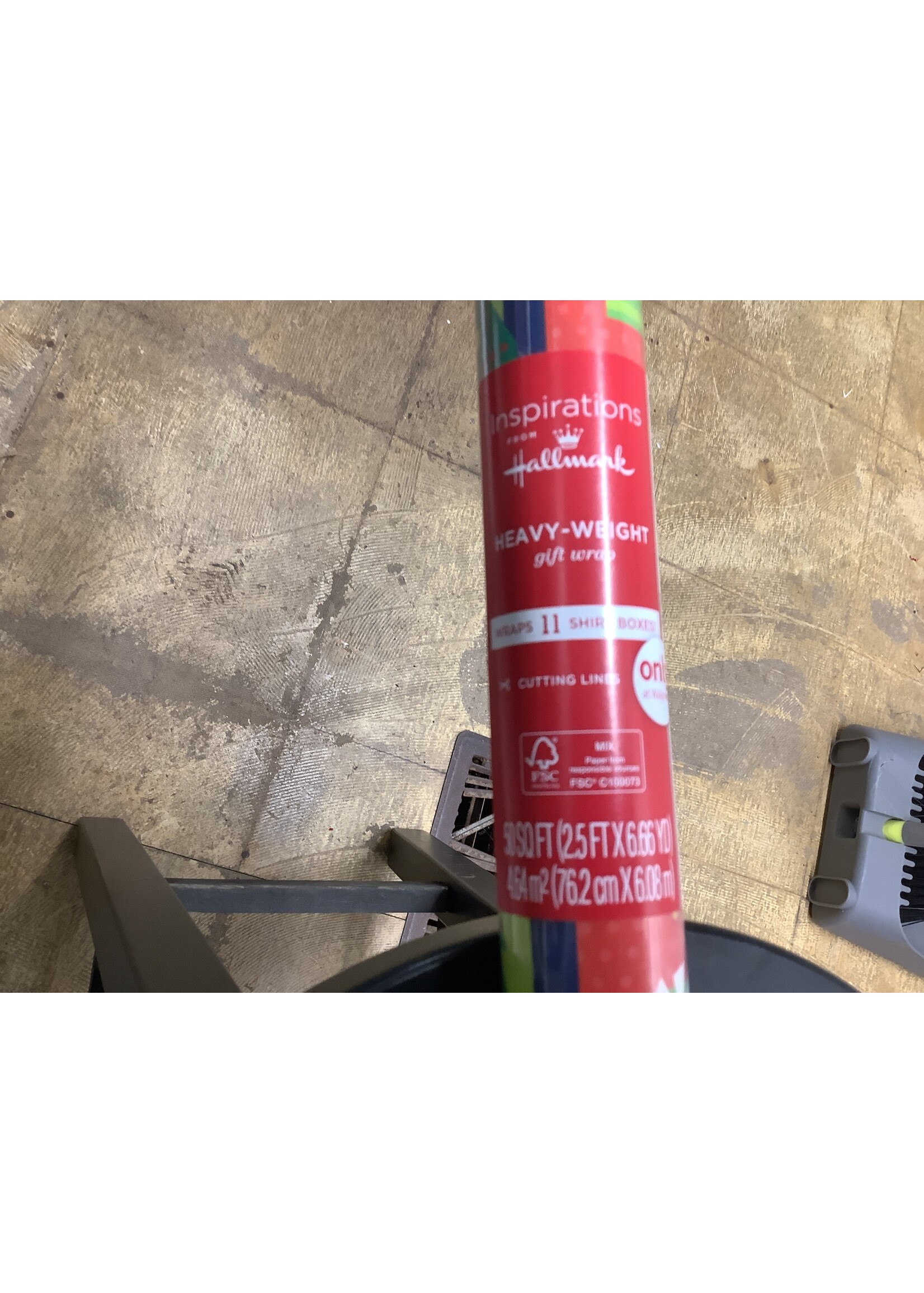 Hallmark Heavy Weight Gift Wrap Elves/Reigh Deer 50SQ FT