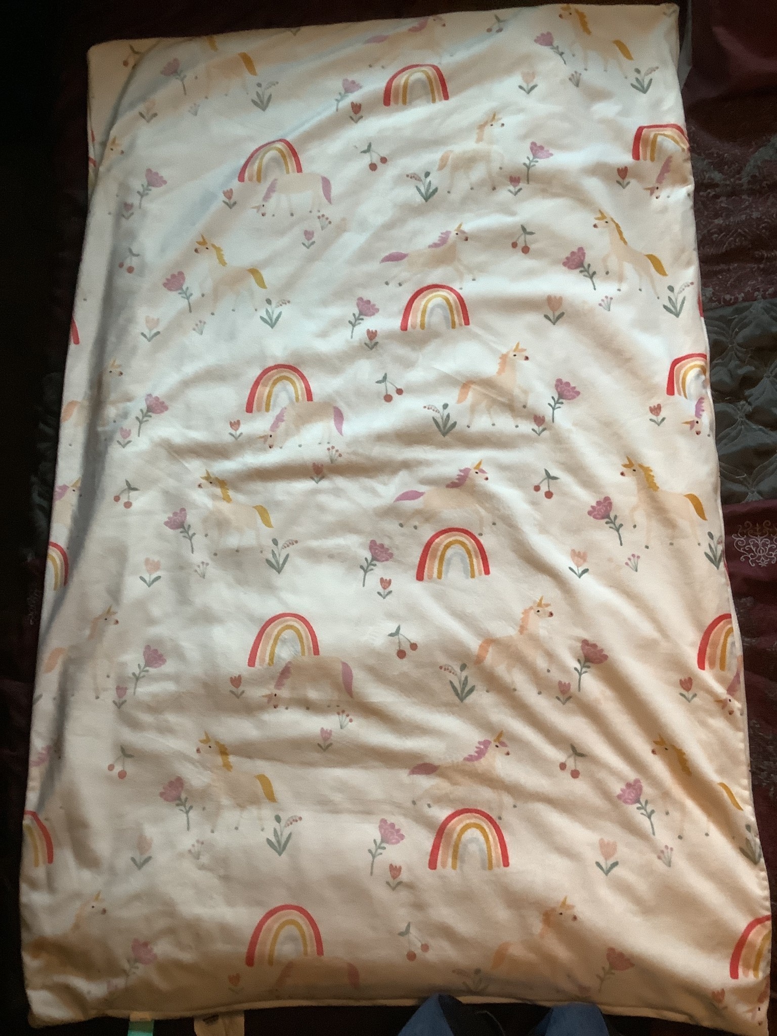 Pillowfort 40? x 60? Unicorn Quilt includes outer washable cover and