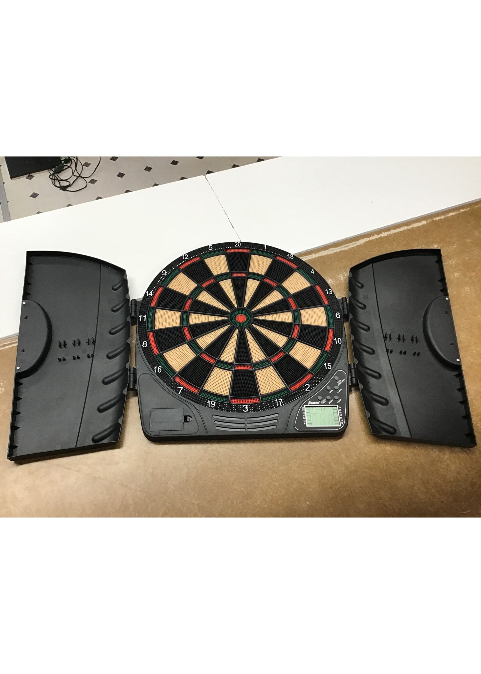Franklin Sports Electronic Dart Board in black case *no darts