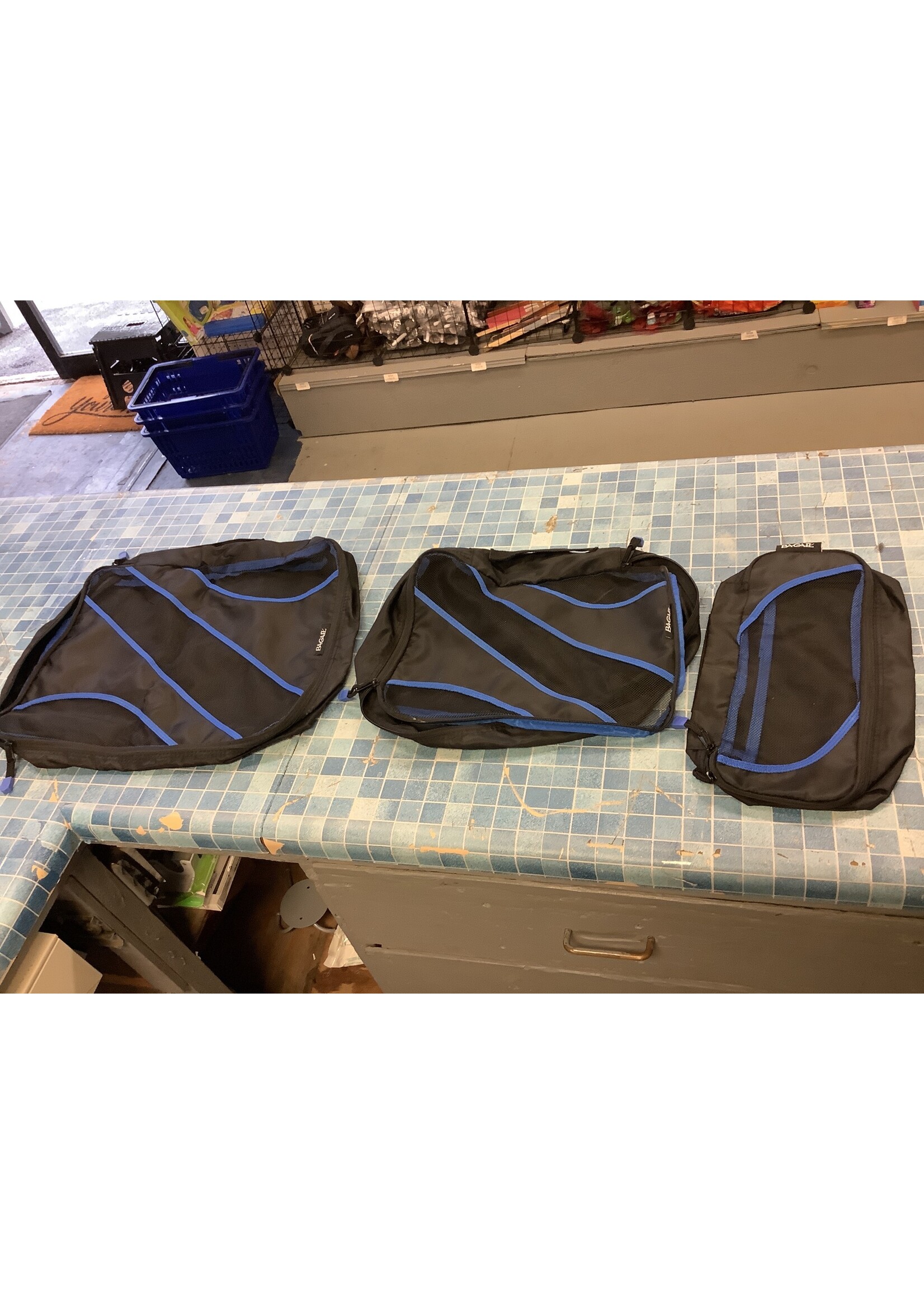 *Slightly Used Bagail 3 piece Packing cubes/bags
