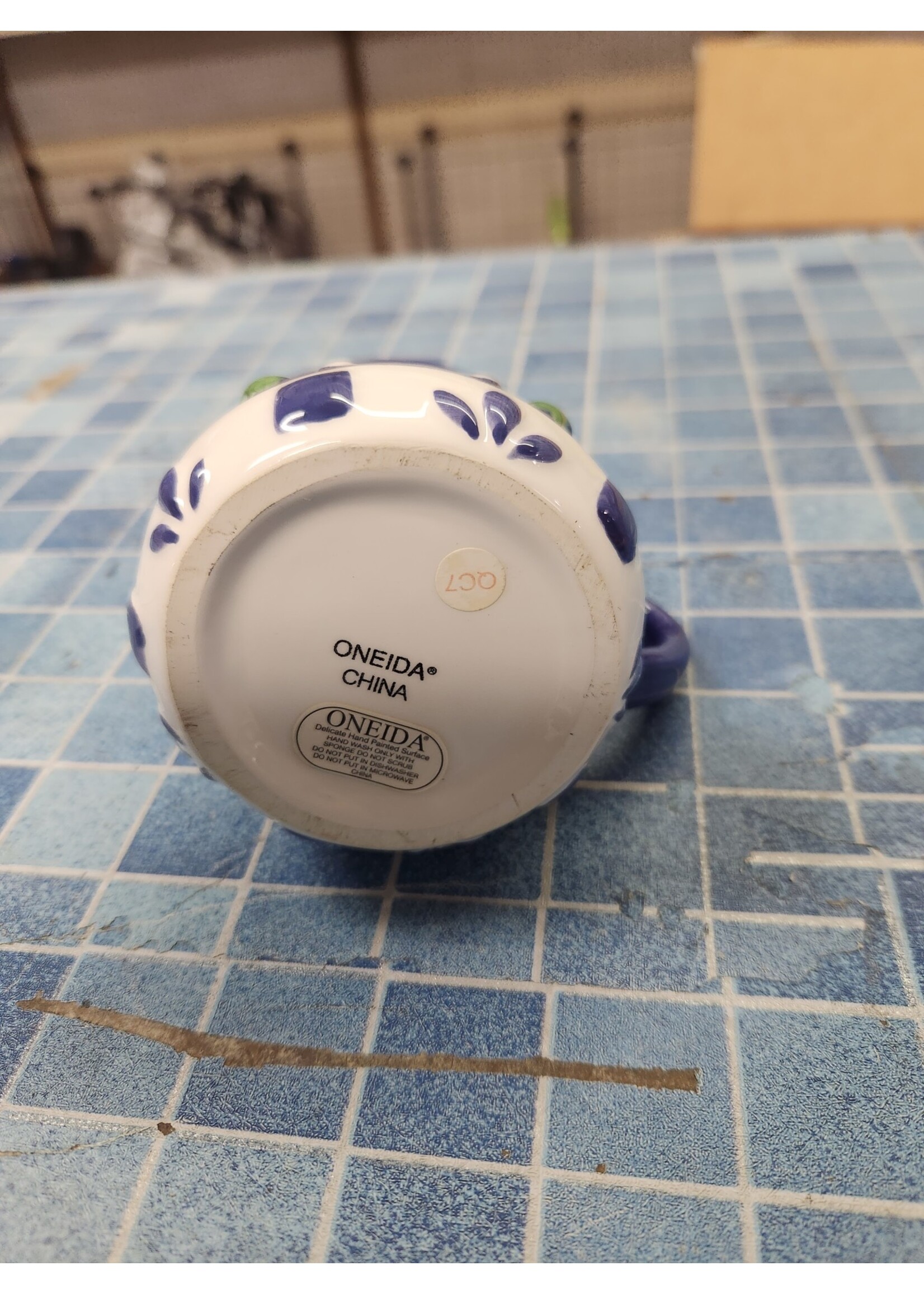 *Small Chip Oneida China Spring Daisy Creamer Blue/White