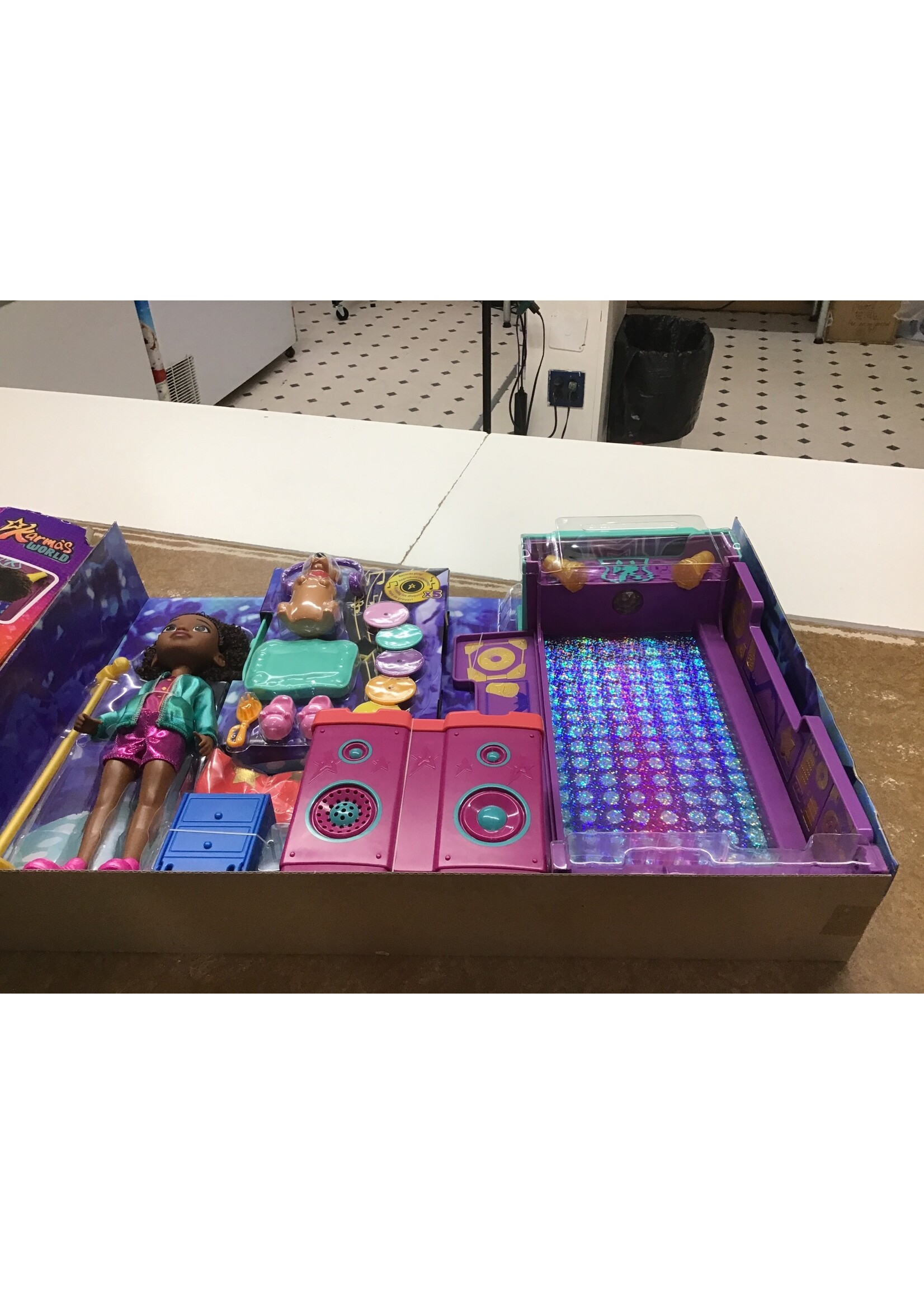 Karma's World Transforming Musical Star Stage Playset