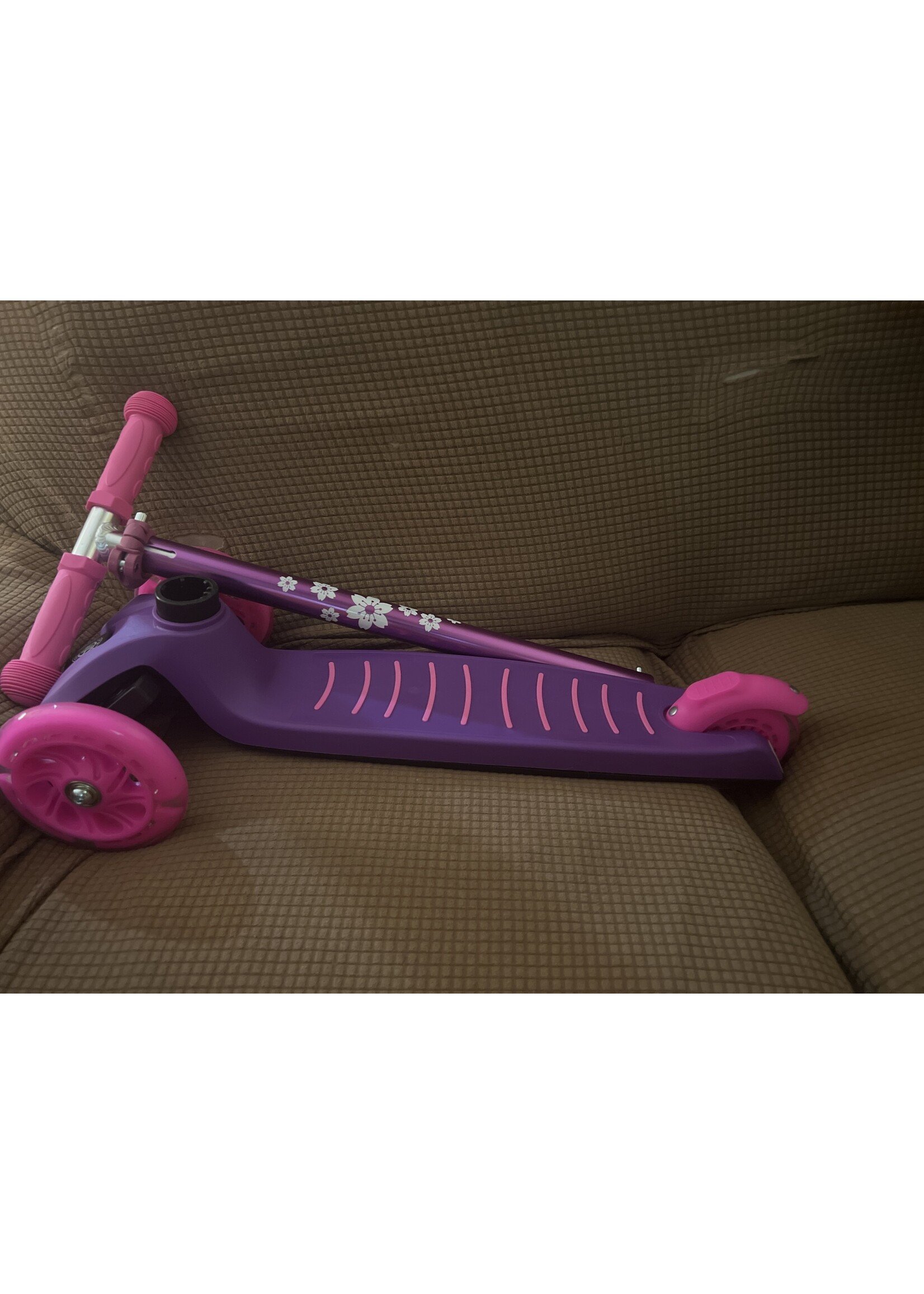 Weehee Tri-scooter w/ LED Wheels (max 110 lb) pink adjustable scooter