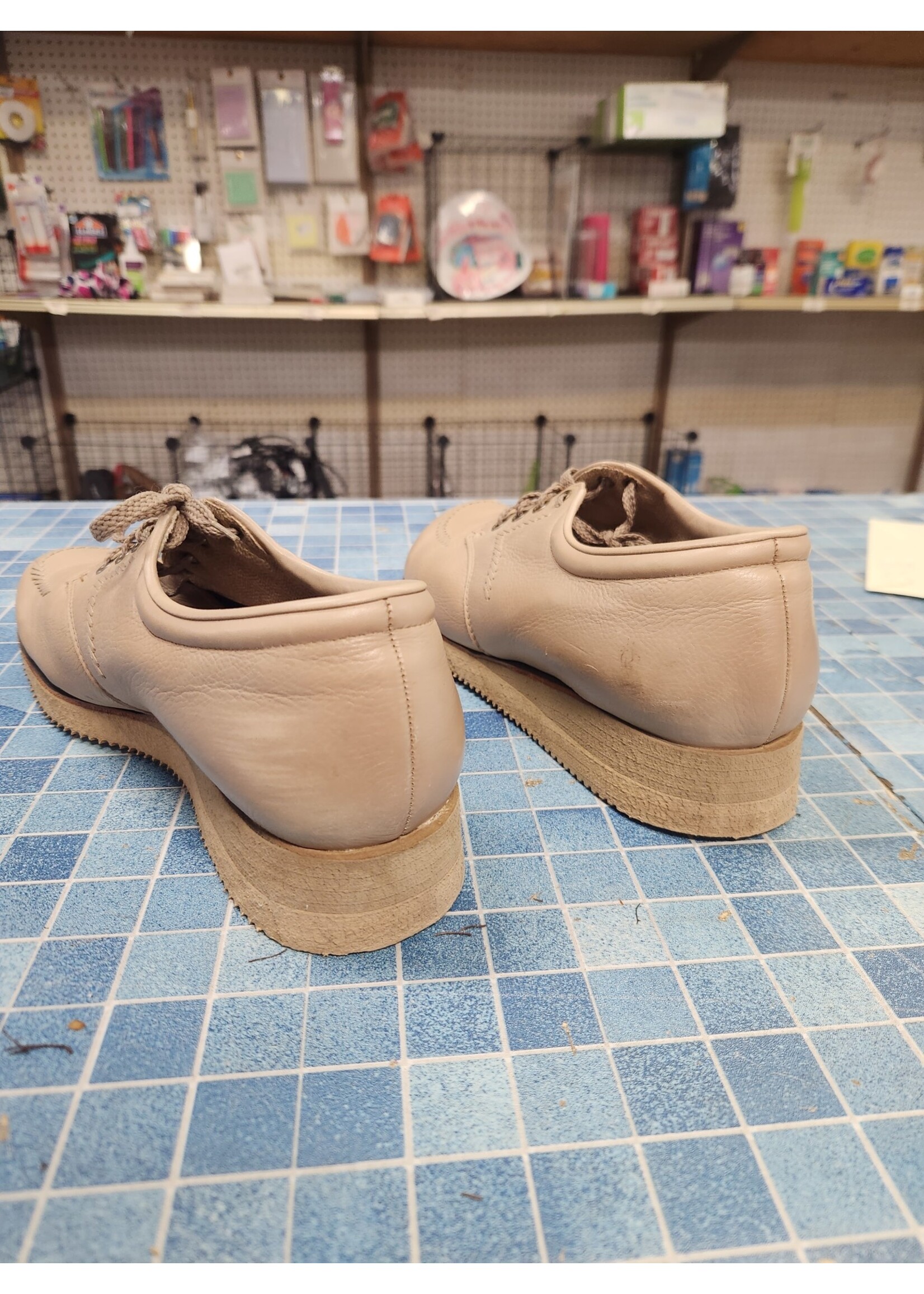 *Used Vtg Drew Oxford Orthopedic Vibram Sole Lace-Up Tan Shoes Women's Size 9D