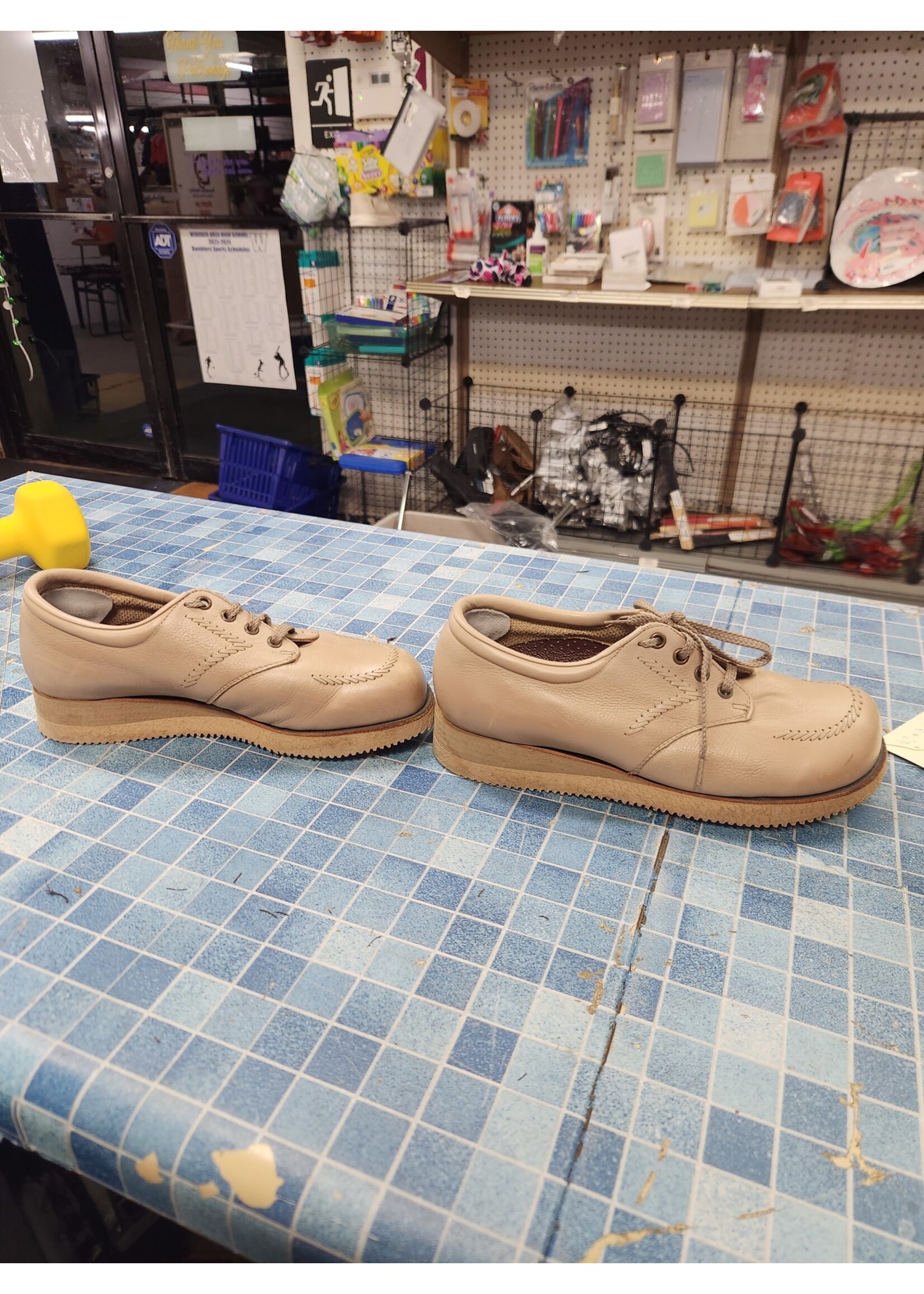 *Used Vtg Drew Oxford Orthopedic Vibram Sole Lace-Up Tan Shoes Women's Size 9D