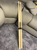 https://cdn.shoplightspeed.com/shops/633858/files/59685465/150x200x2/pair-of-giant-promark-by-daddario-3-drumsticks.jpg