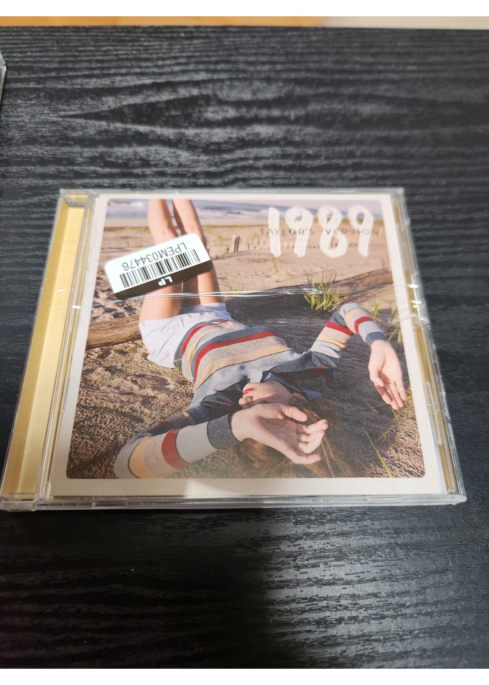 *Open/Cracked Case* Taylor Swift - 1989 (Taylor's Version) Sunrise Boulevard Yellow CD Deluxe Poster Edition (Target Exclusive)