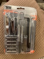 Trim Grooming Kit (razor/5 blades, scissors, clippers, tweezer, black case)