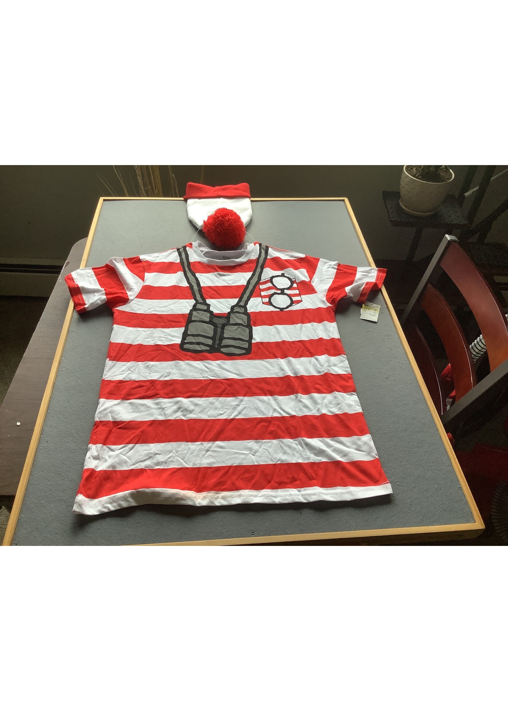 Men,s Where’s Waldo T-shirt and Hat Small Small