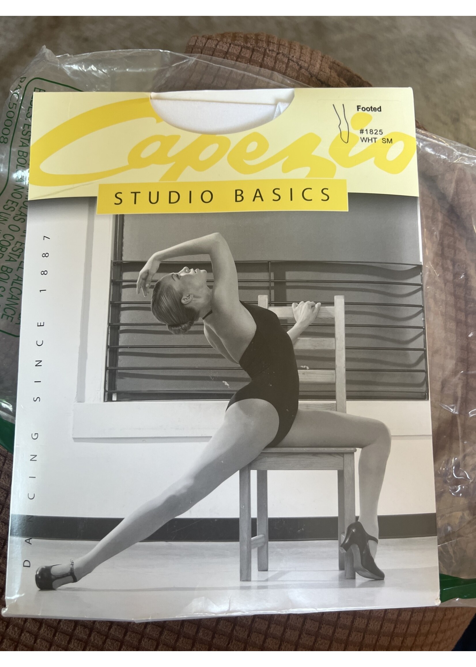 Studio Basics capezio 1825 white S footed tights matte semi-opaque