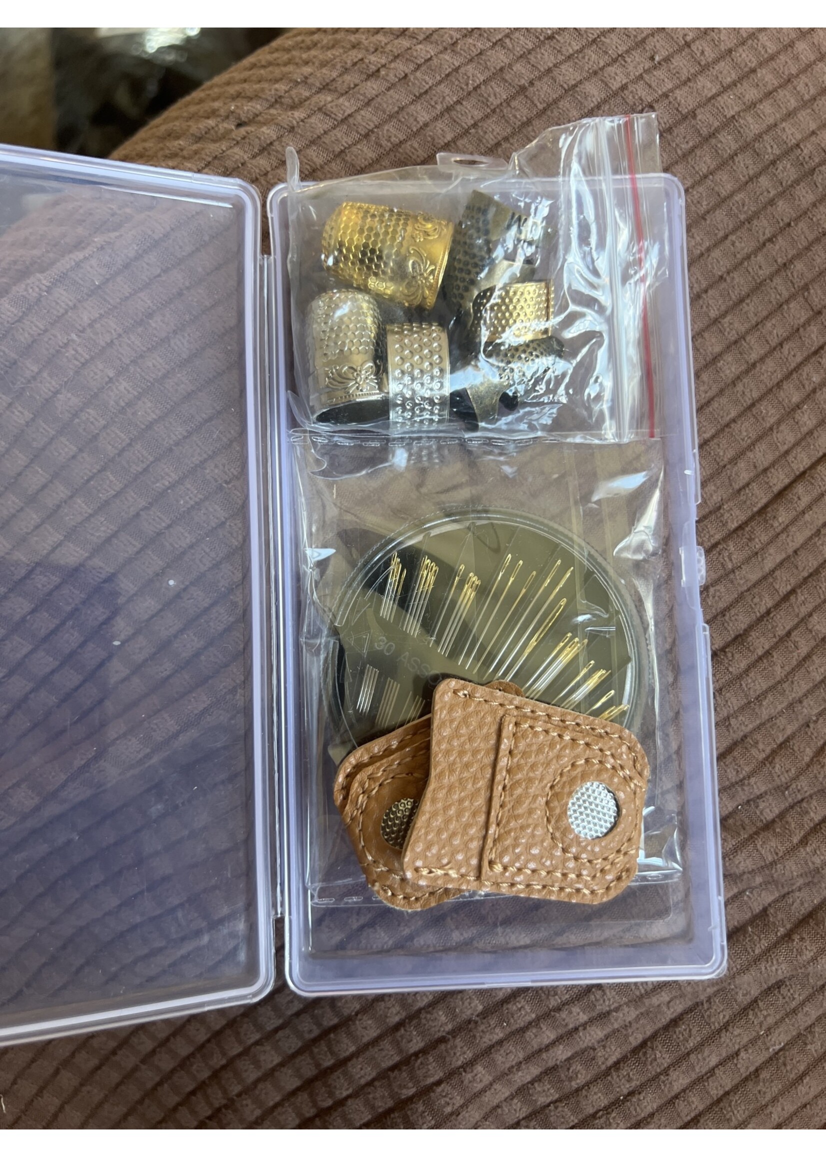 Needle Kit (thimbles, 30 needles, leather pads)