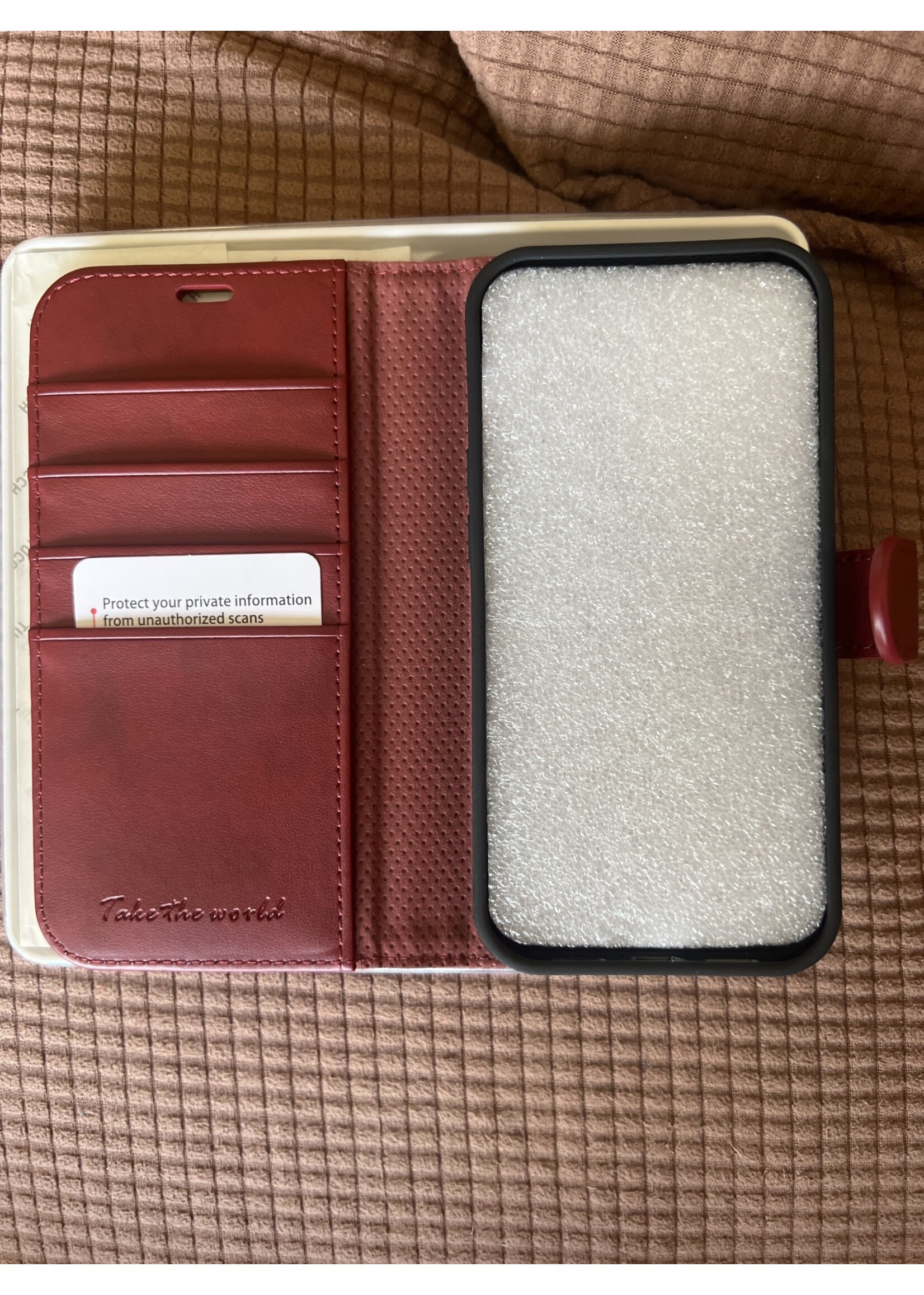 Tucch iPhone 14 Pro 6.1” red leather with magnetic latch
