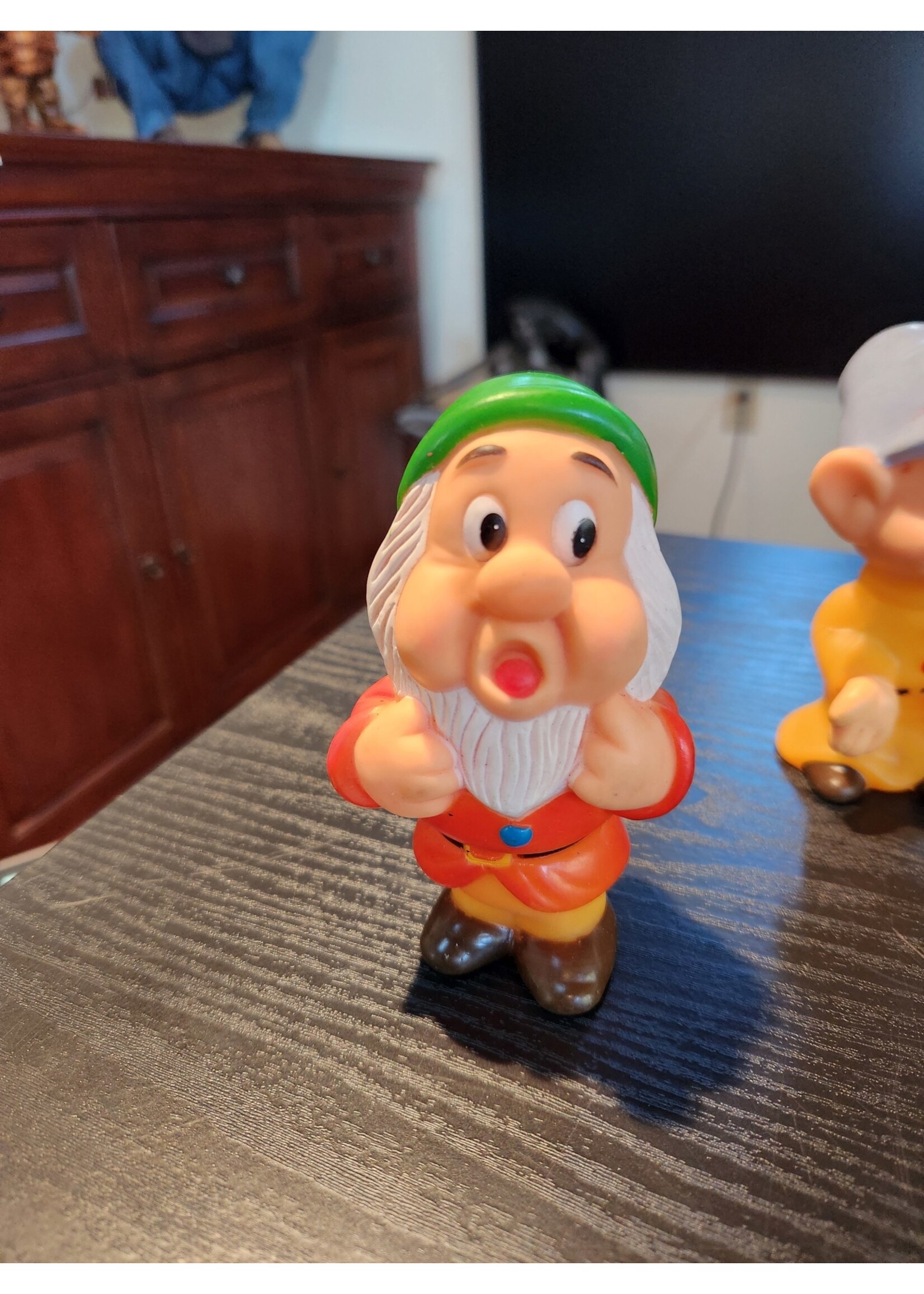 Vintage Disney Complete Set 4.5 inch Rubber Squeak Toy Snow White & 7 Dwarfs.