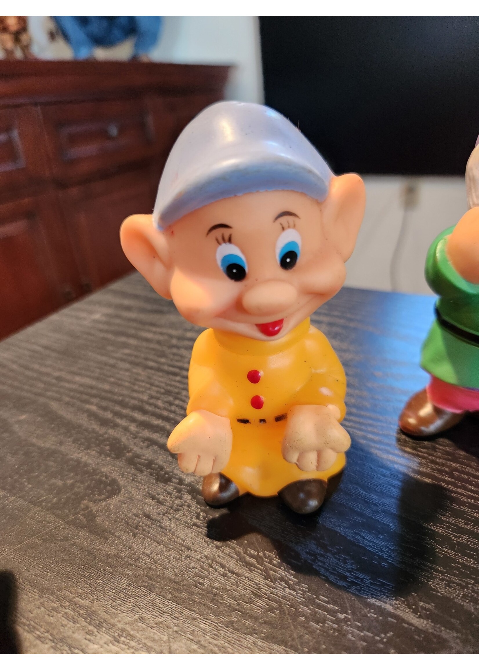 Vintage Disney Complete Set 4.5 inch Rubber Squeak Toy Snow White & 7 Dwarfs.