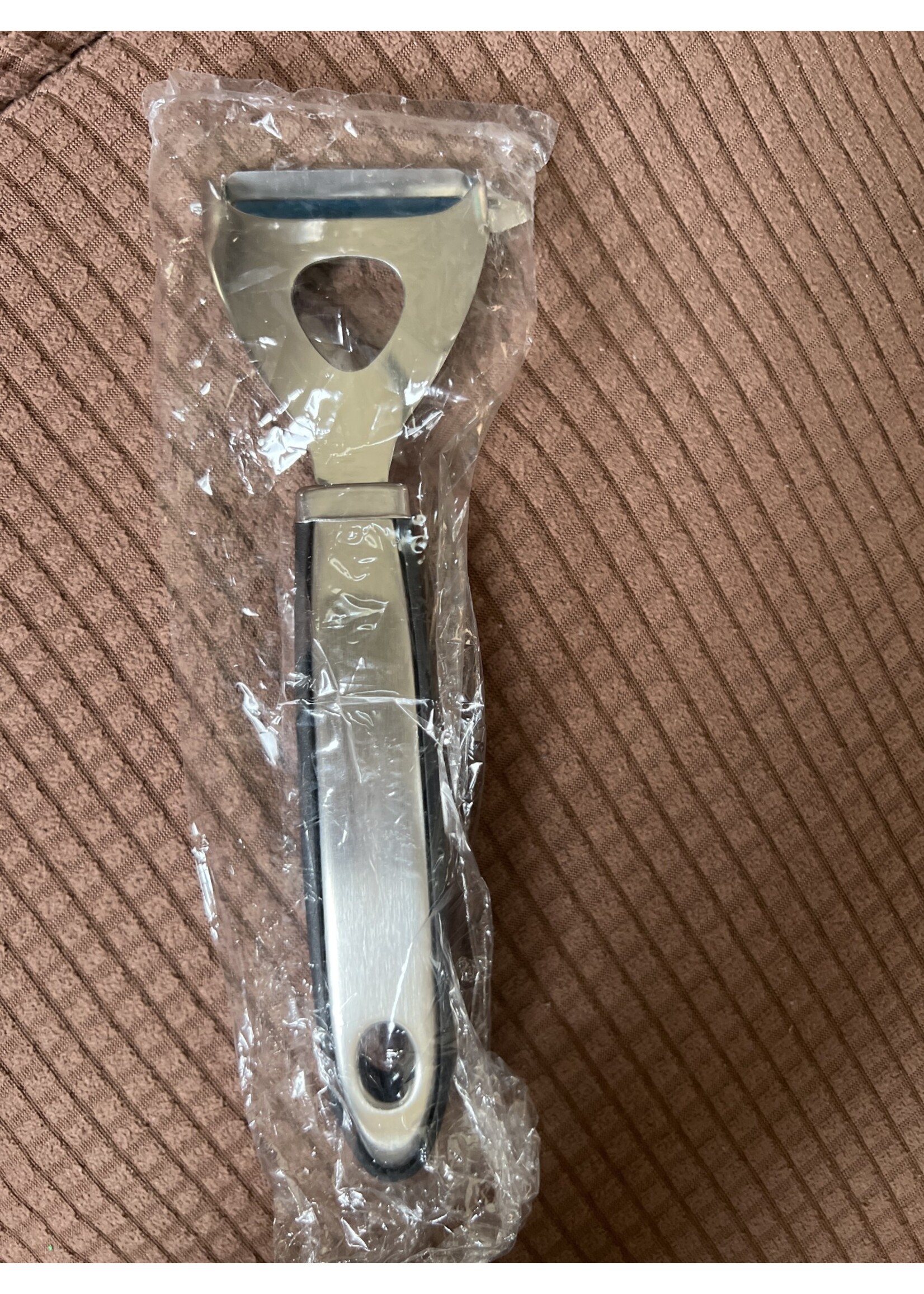 Hand peeler