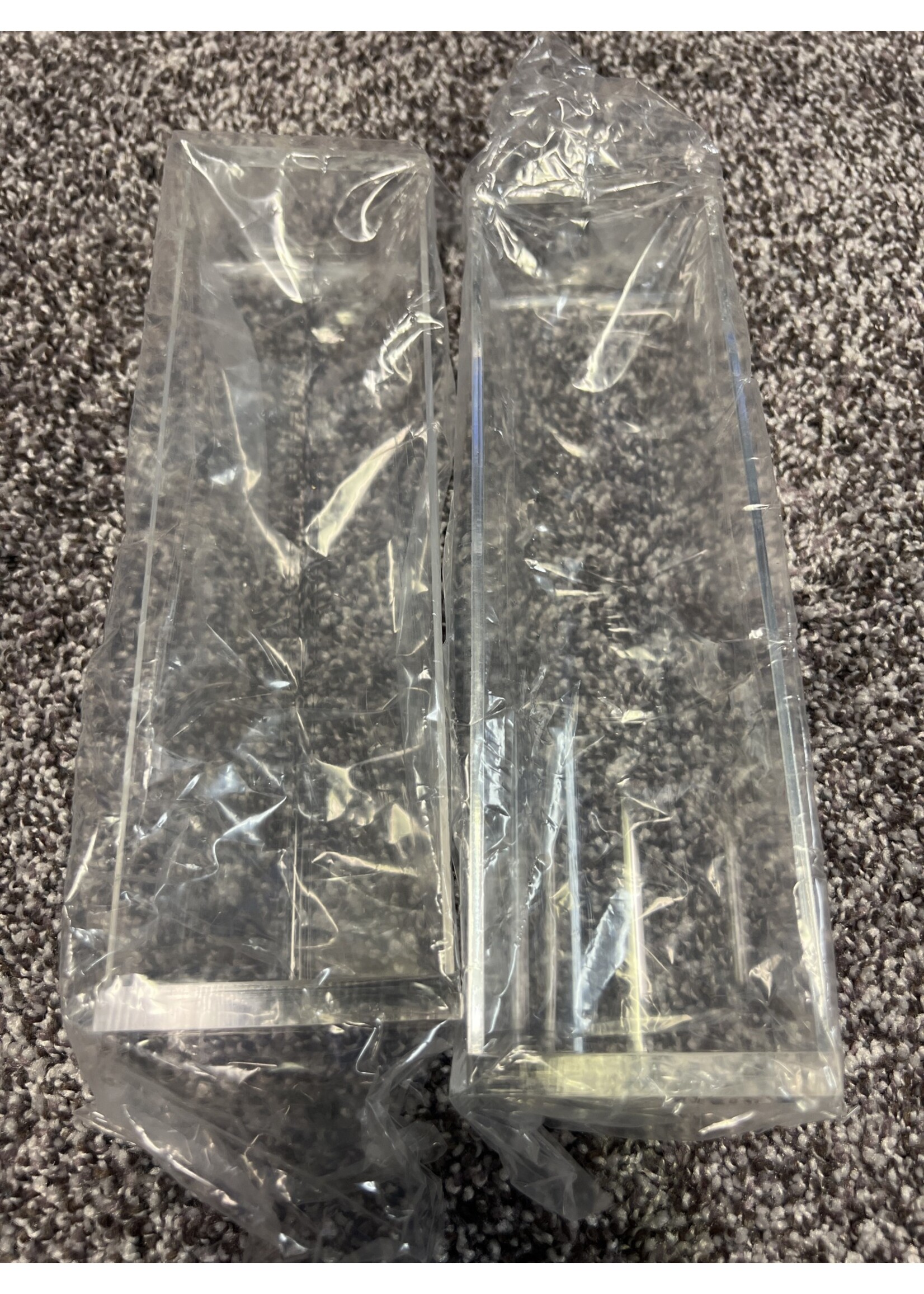 2pk Cracker Holder set clear plastic -1 cylinder 1 triangular