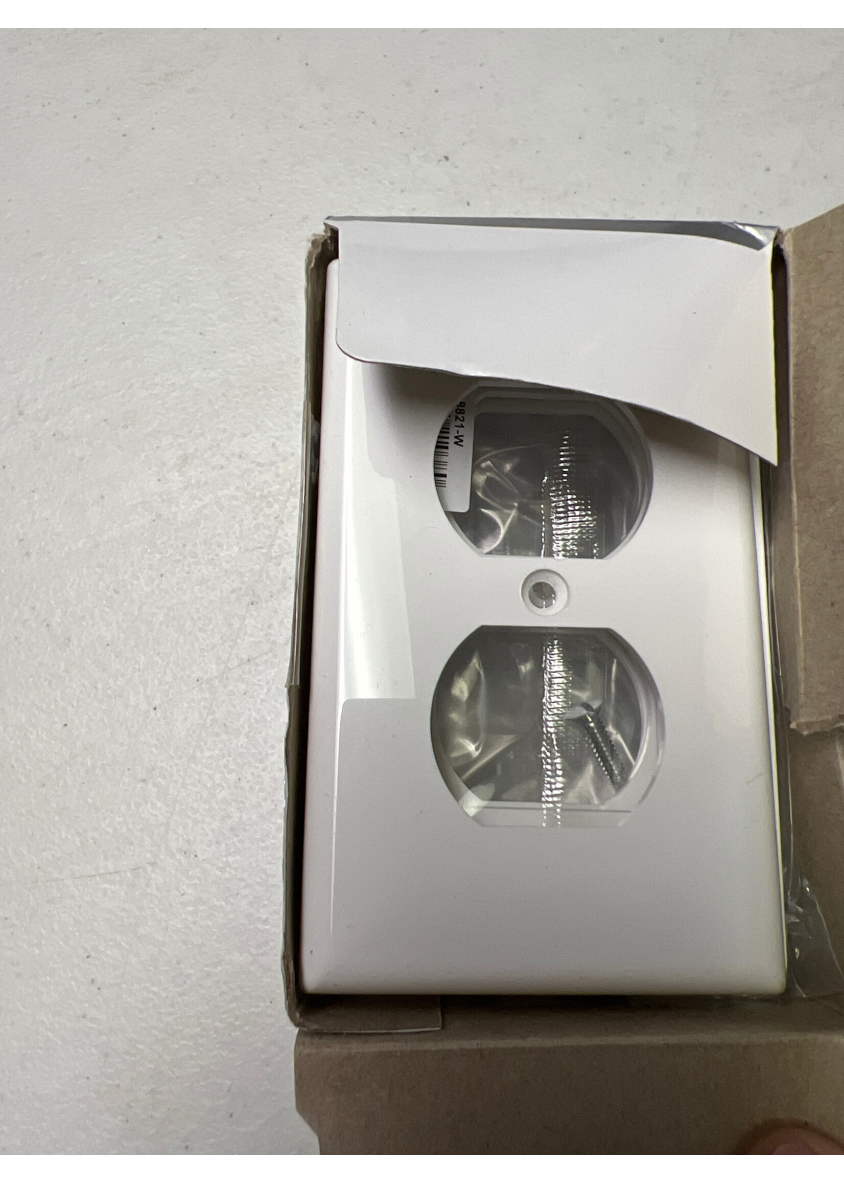 Open box- missing one screw -Enerlites 10pk Wall Plates Plug Covers #8831-W10P-UUT White Plastic