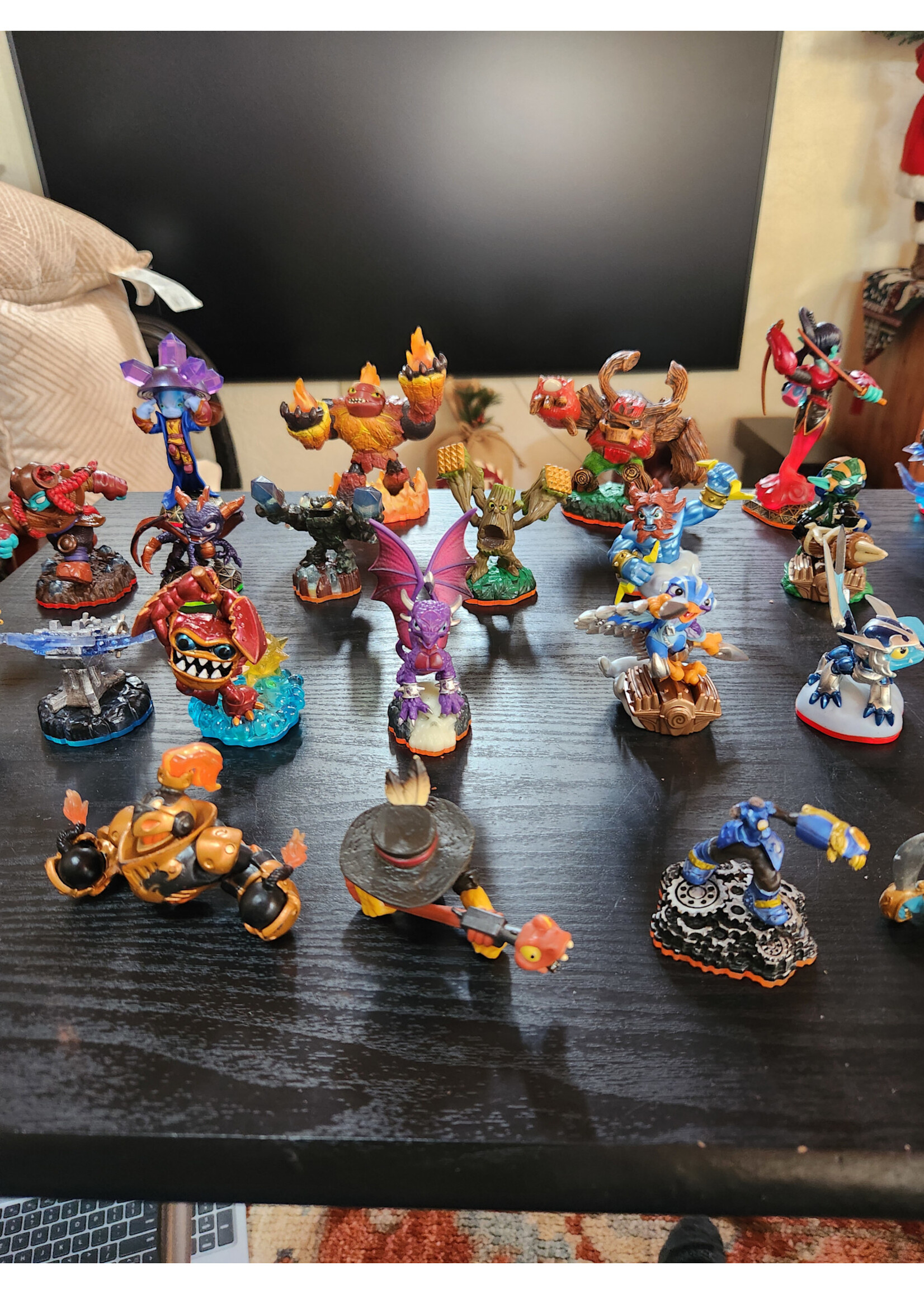 Lot of 22 Activision Skylanders Figures