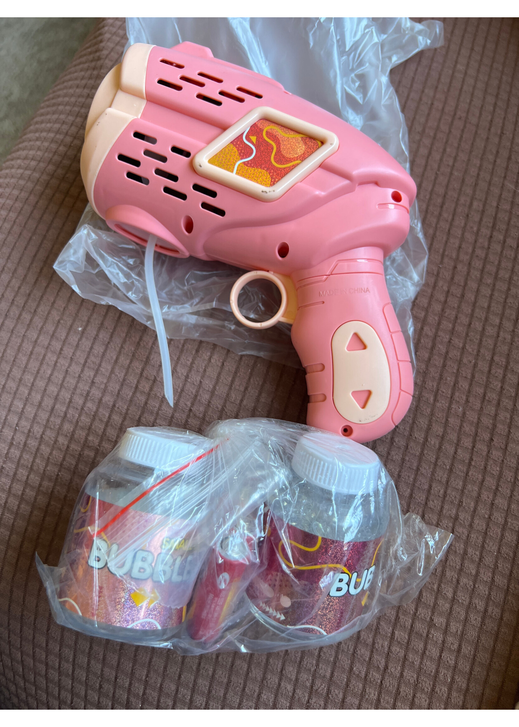 Used- Geometry Electric Bubble Gun- pink- batteries and one bottle of bubbles included