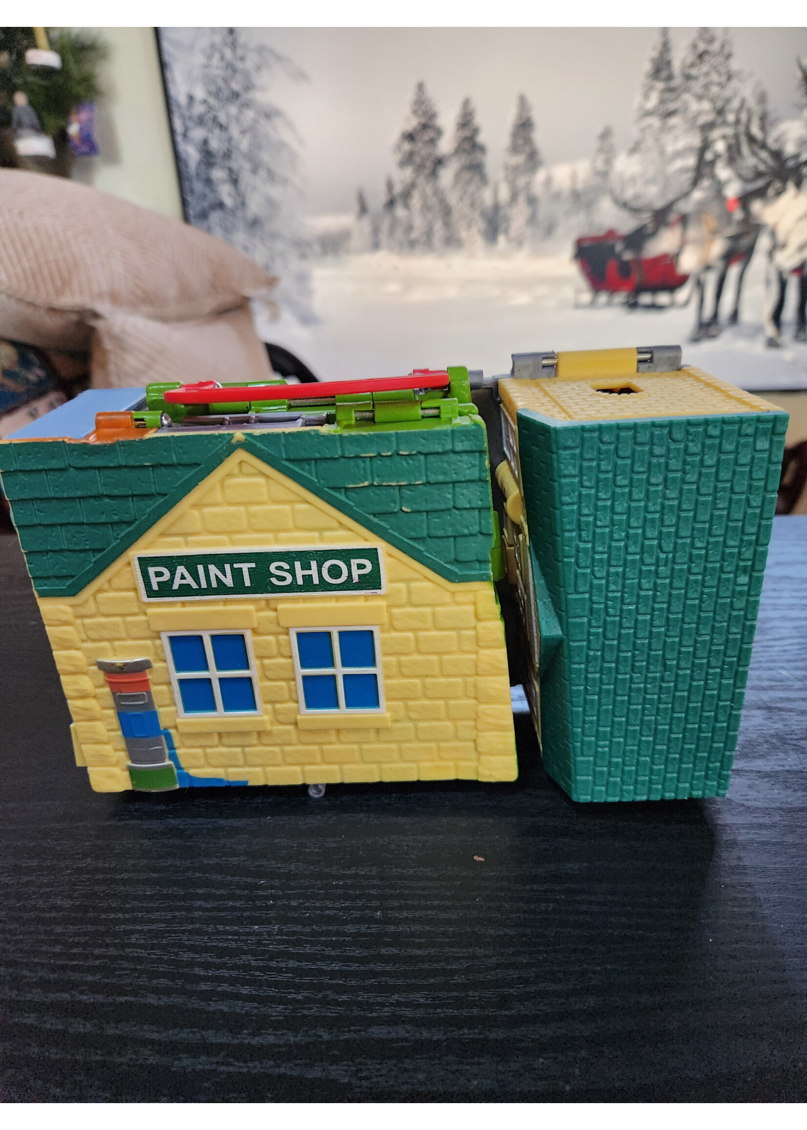2009 THOMAS AND FRIENDS TAKE N PLAY FOLD UP PAINT SHOP TRAIN TRACK