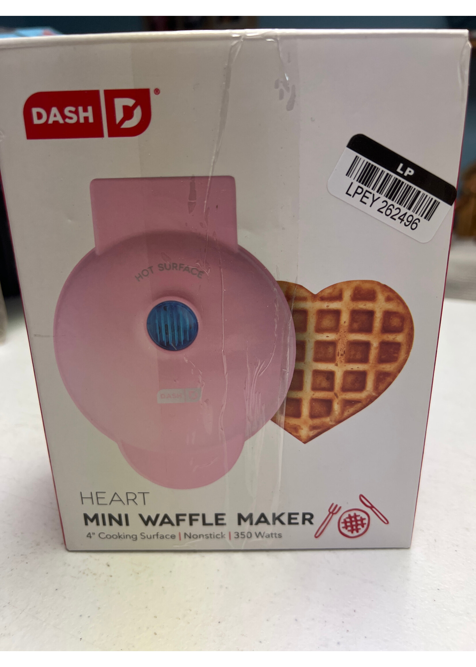 Used- Dash Heart Mini Waffle Maker 4” 350w
