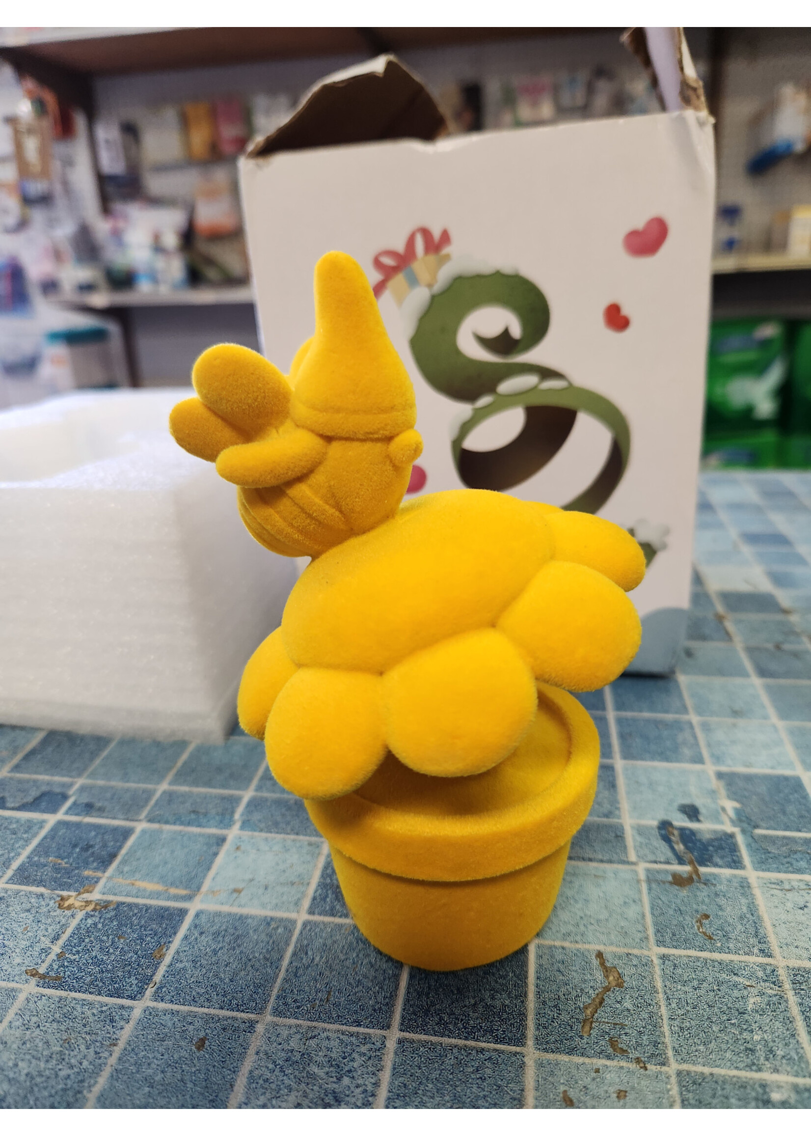 WDS WONDROUS Gnomes In Wonderland Yellow Bee Gnome On Yellow Sunflower Flocked Resin