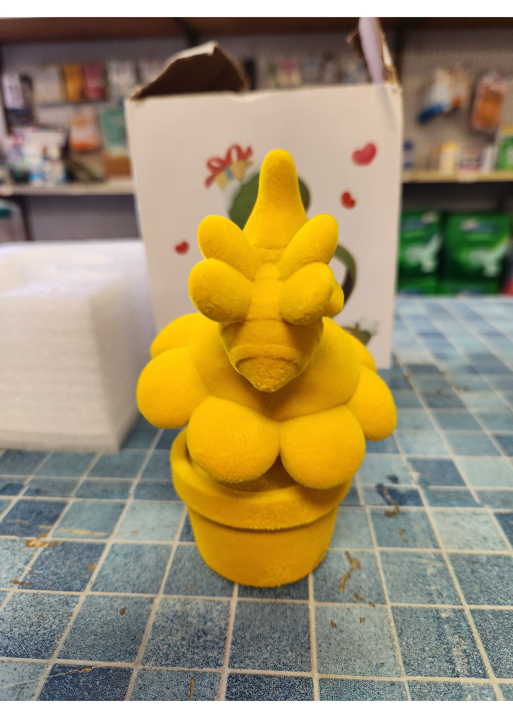 WDS WONDROUS Gnomes In Wonderland Yellow Bee Gnome On Yellow Sunflower Flocked Resin