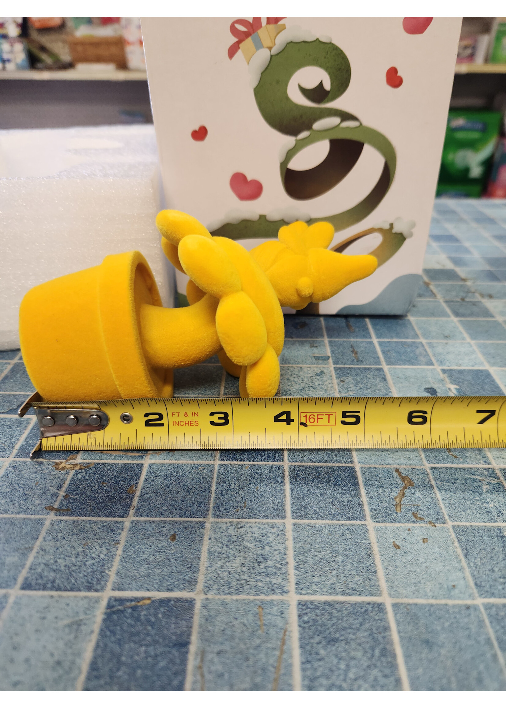 WDS WONDROUS Gnomes In Wonderland Yellow Bee Gnome On Yellow Sunflower Flocked Resin