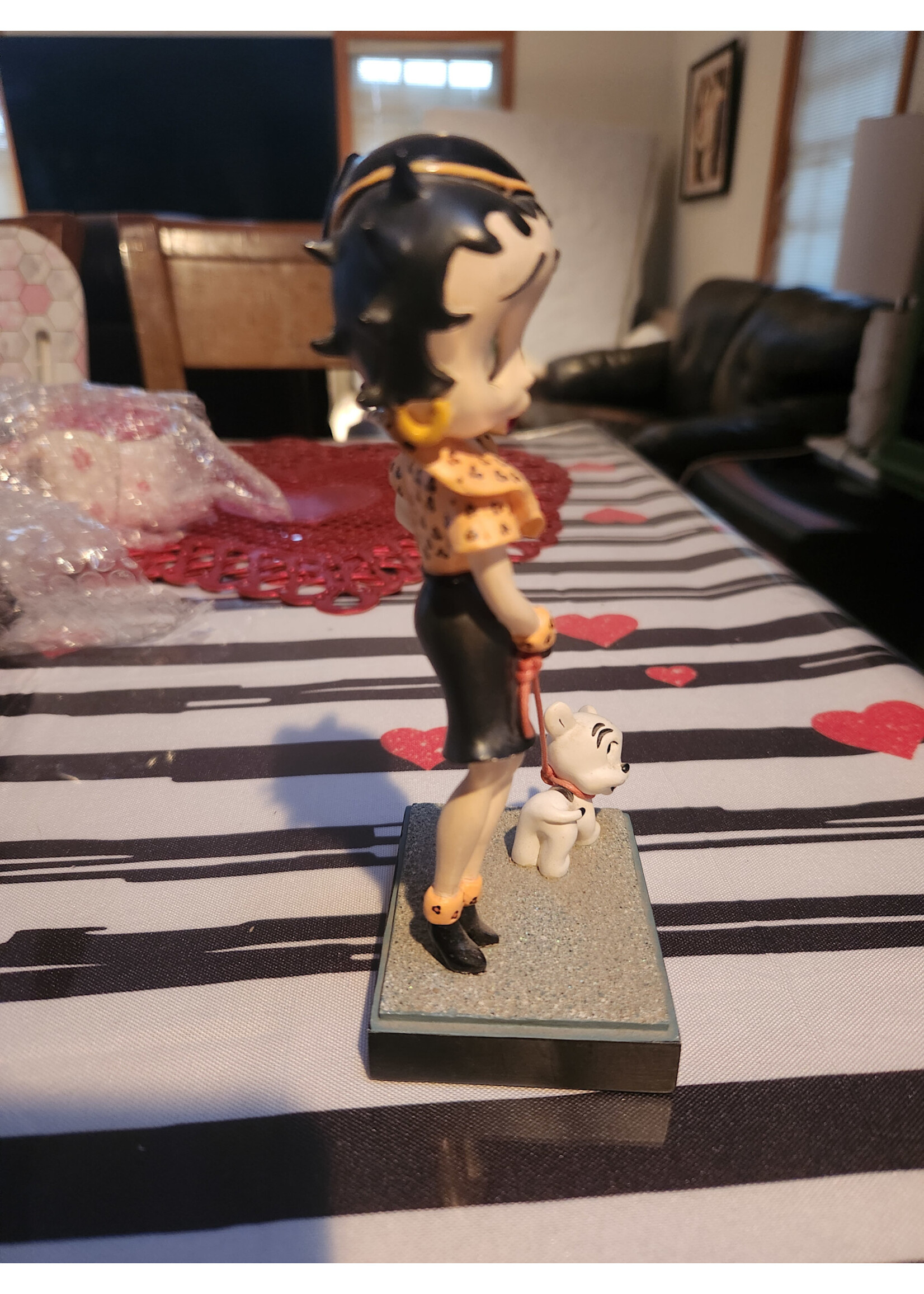 Danbury Mint Betty Boop, Out For a Stroll Figurine Pudgy