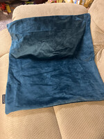 No packaging- Phantoscope 21”x21” teal  velvety pillowcase
