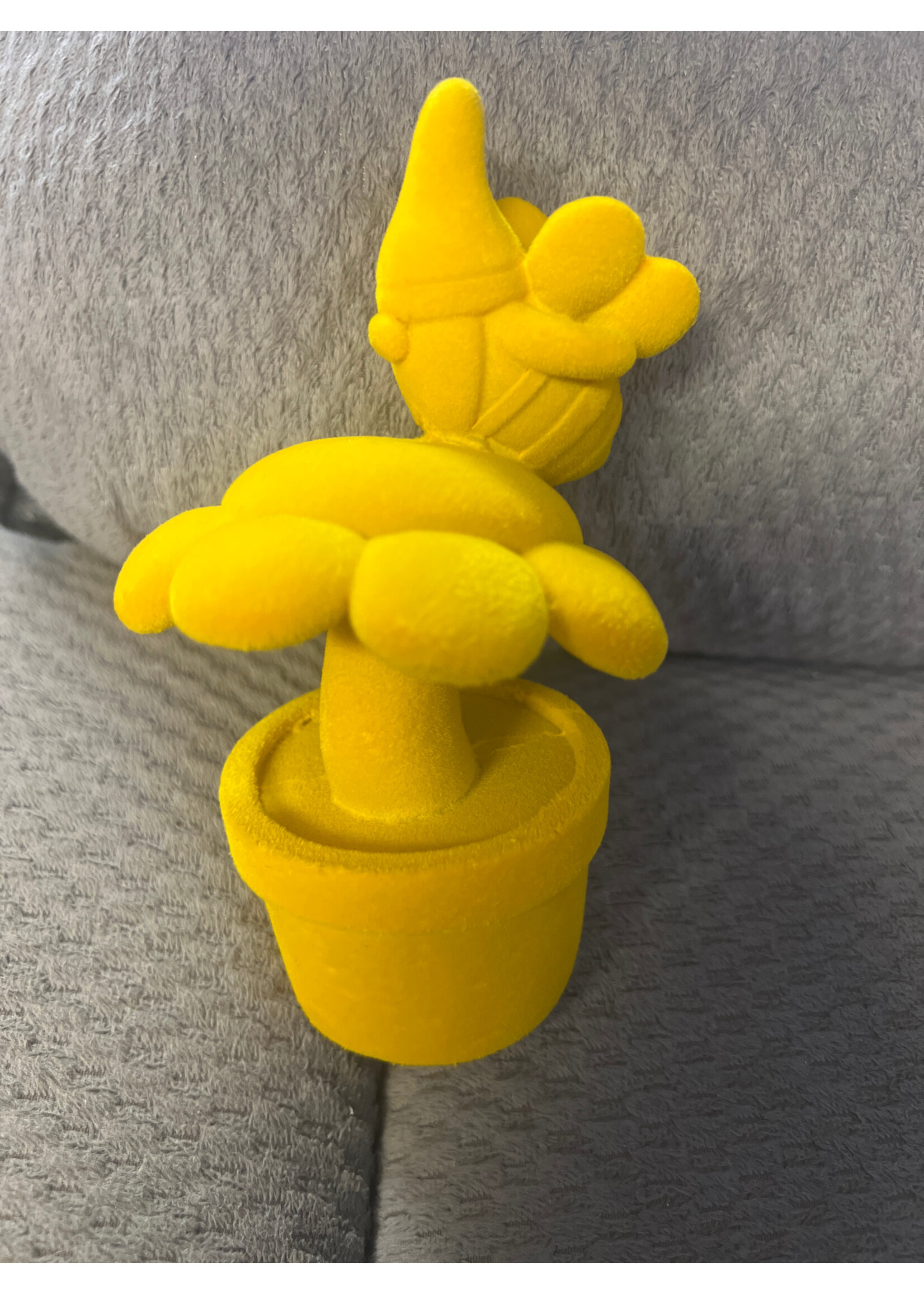 WDS WONDROUS Resin Honey Bee Gnome