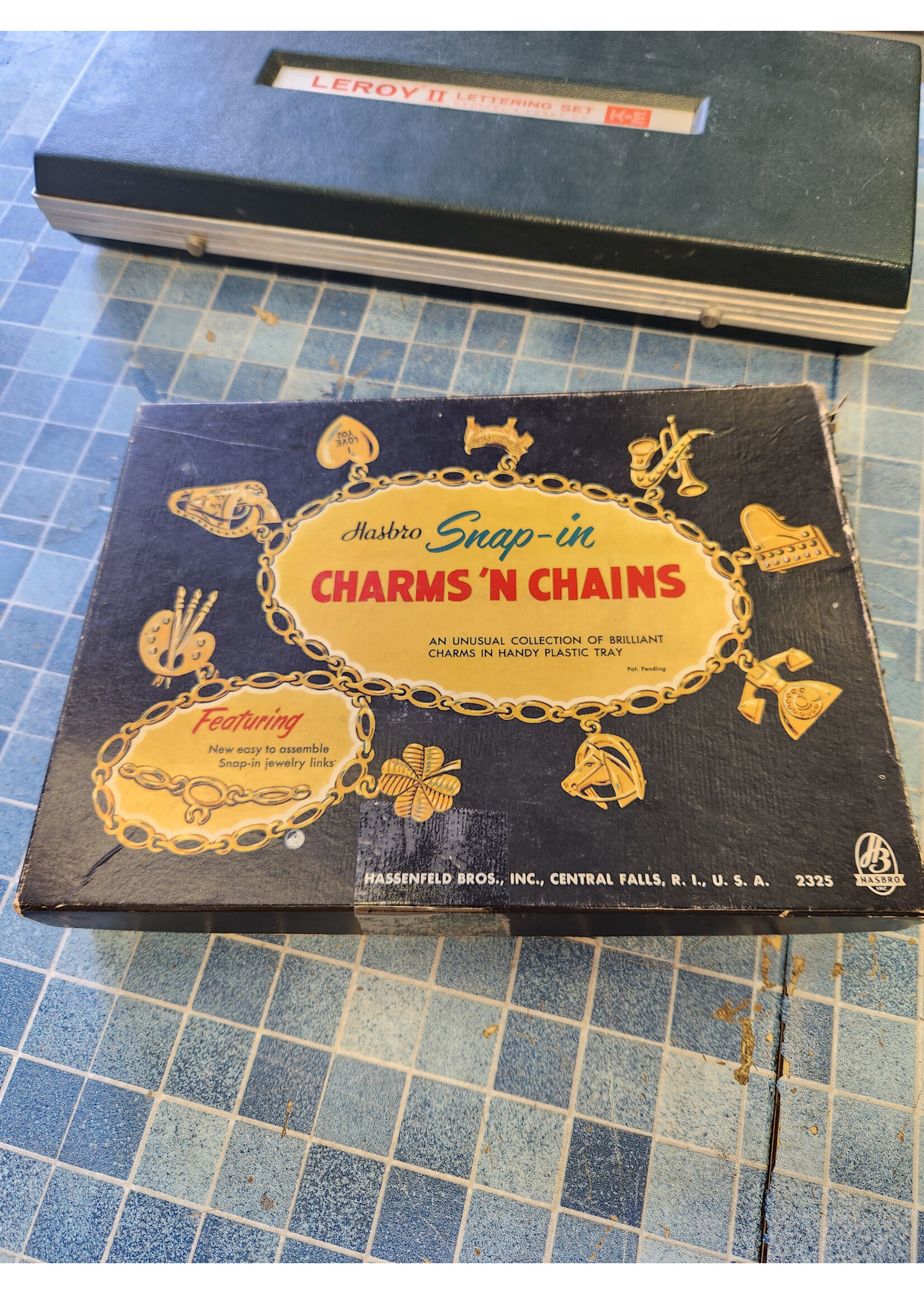 HASBRO Snap In Charms N Chains  Vintage Craft Box, Hassenfeld, Central Falls