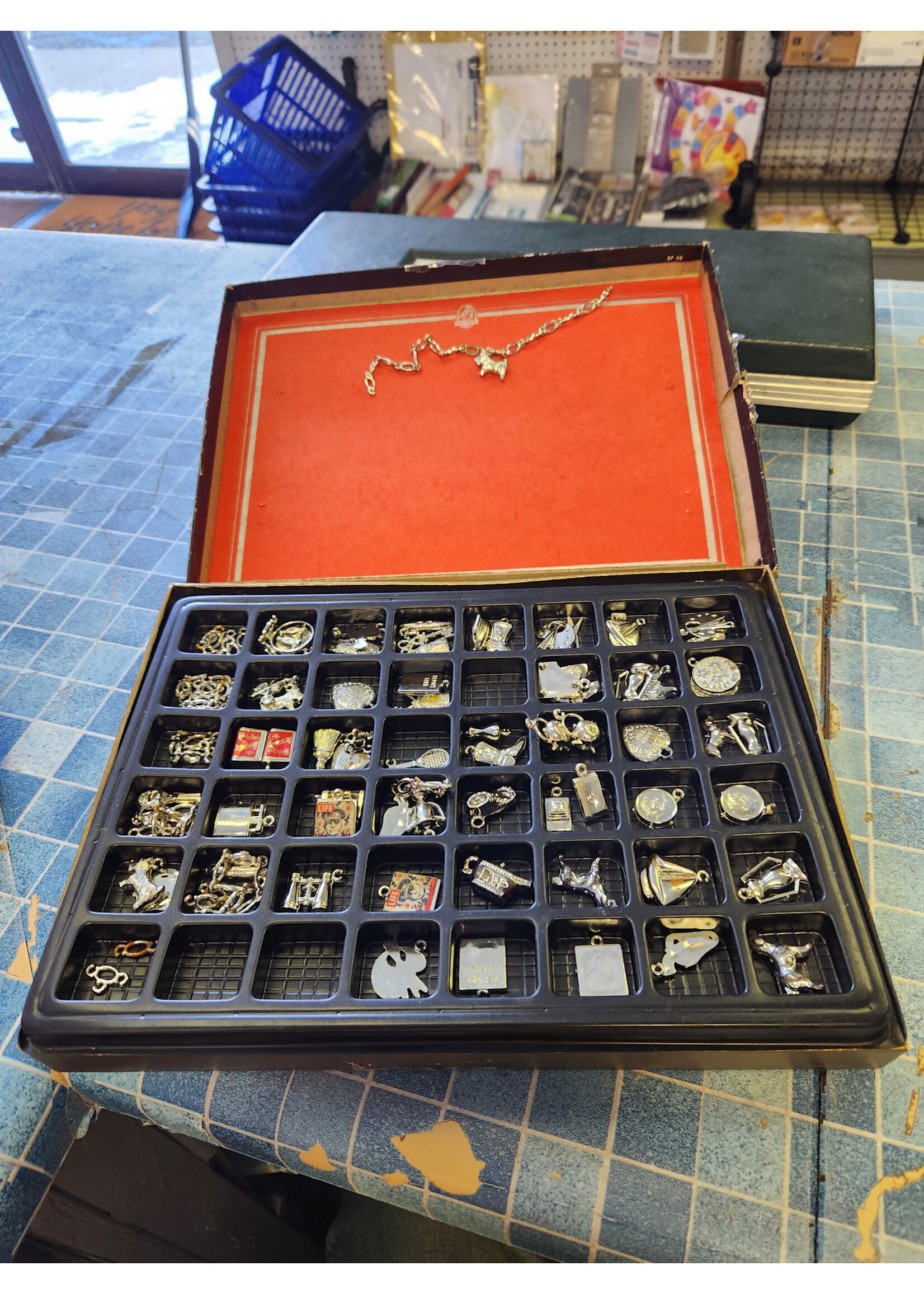 HASBRO Snap In Charms N Chains  Vintage Craft Box, Hassenfeld, Central Falls