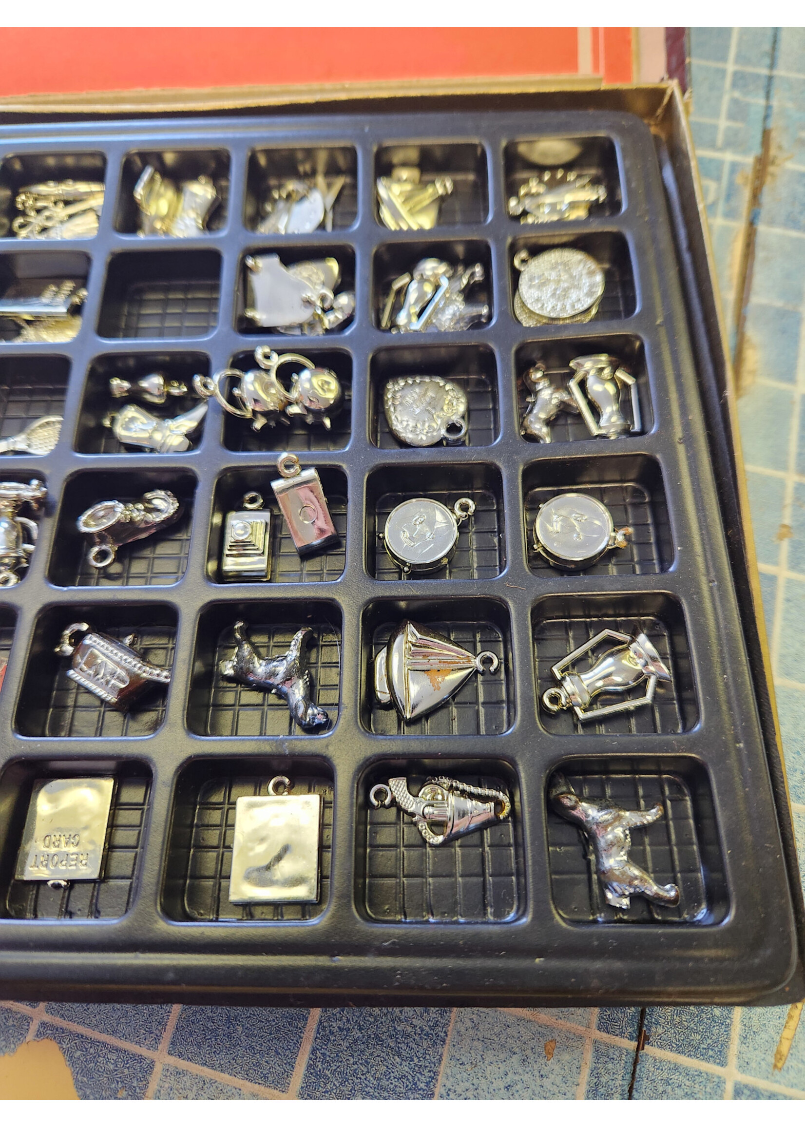 HASBRO Snap In Charms N Chains  Vintage Craft Box, Hassenfeld, Central Falls