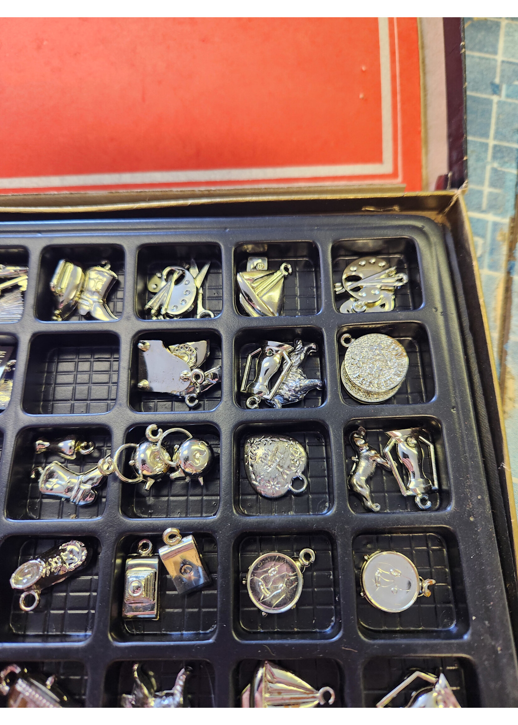 HASBRO Snap In Charms N Chains  Vintage Craft Box, Hassenfeld, Central Falls
