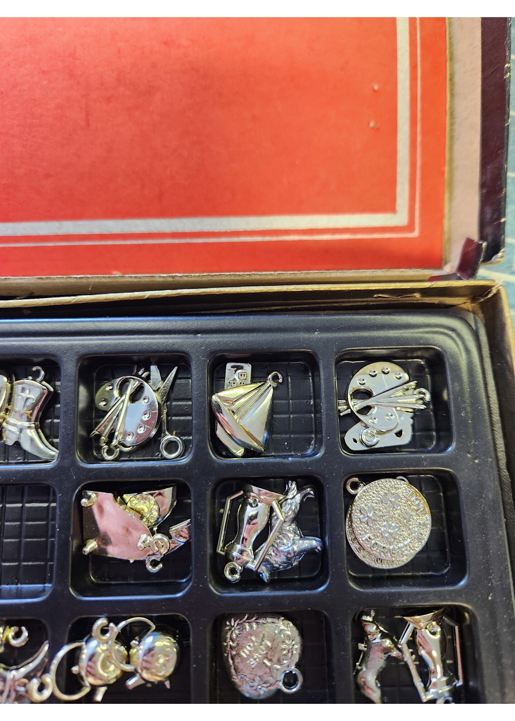 HASBRO Snap In Charms N Chains  Vintage Craft Box, Hassenfeld, Central Falls