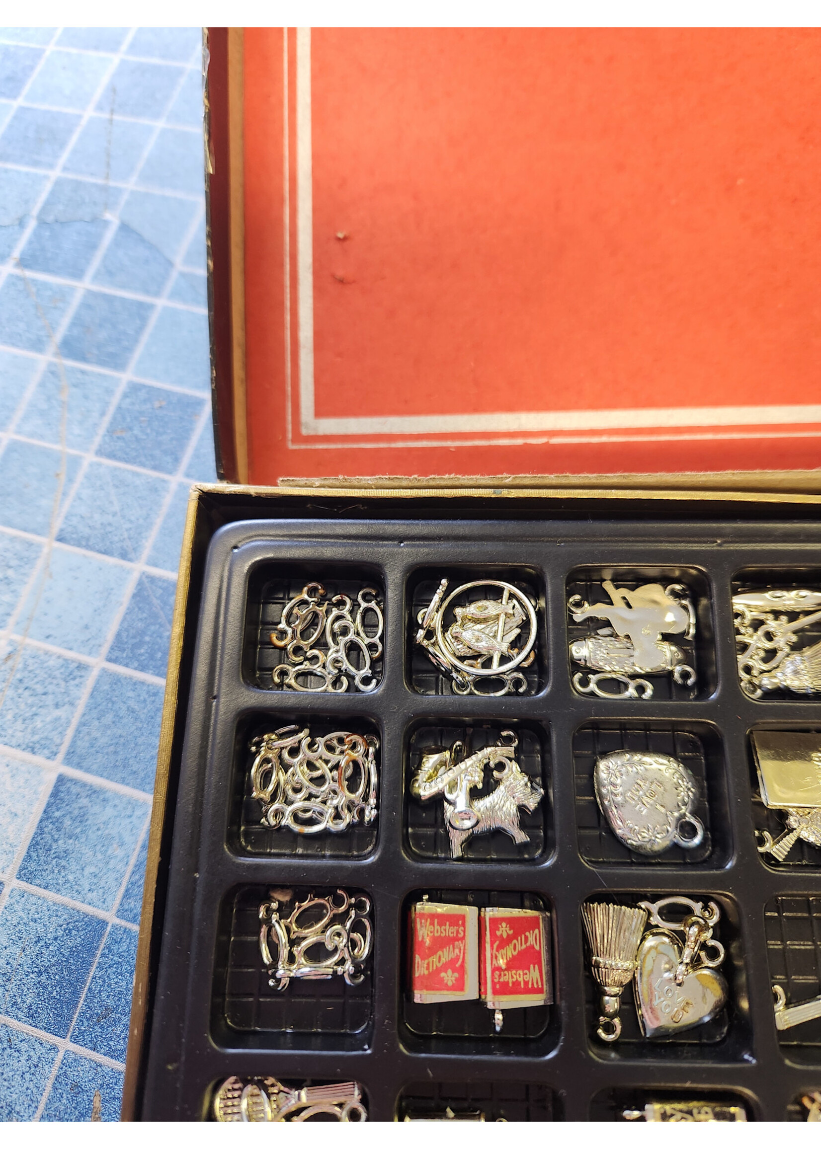 HASBRO Snap In Charms N Chains  Vintage Craft Box, Hassenfeld, Central Falls